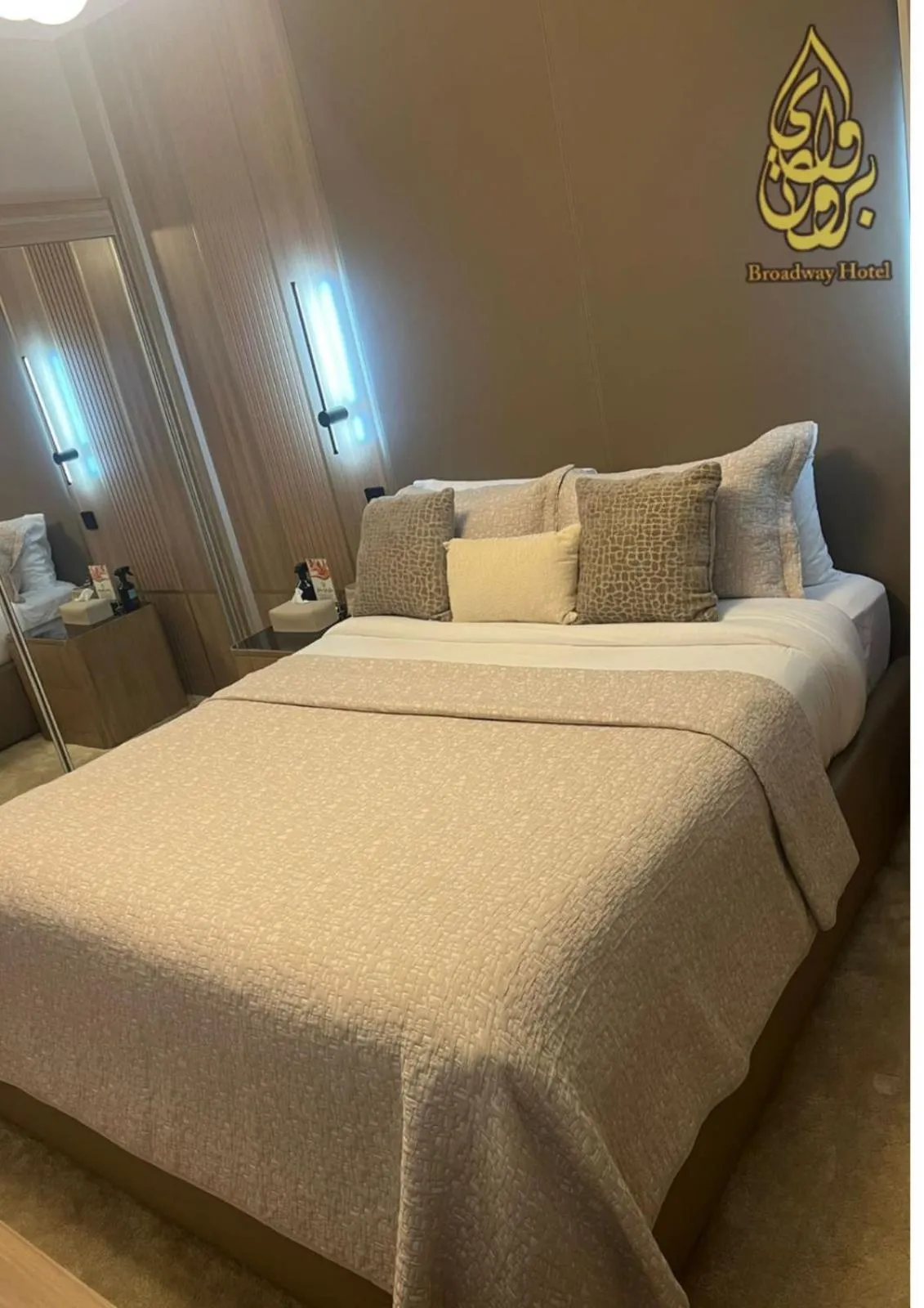 Bed in Broadway Hotel