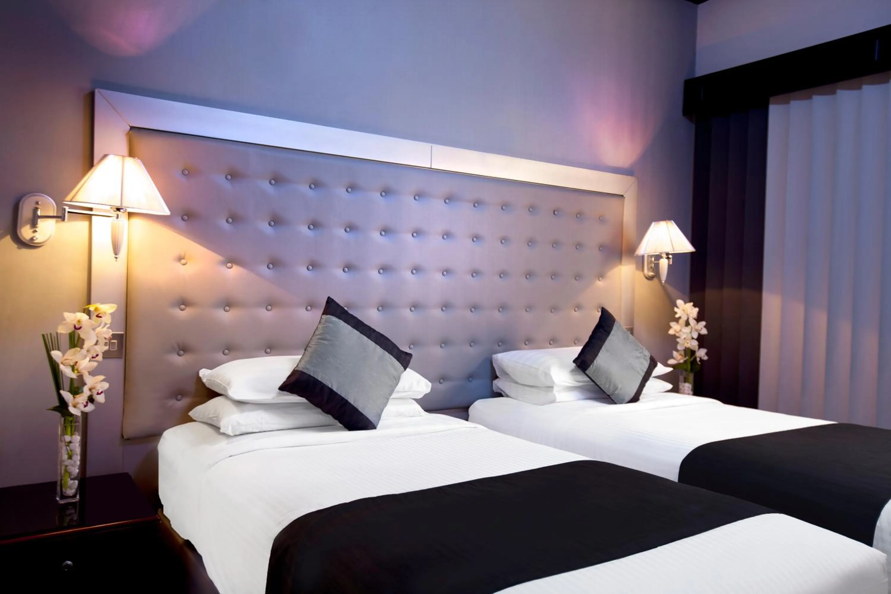 Bed in Broadway Hotel