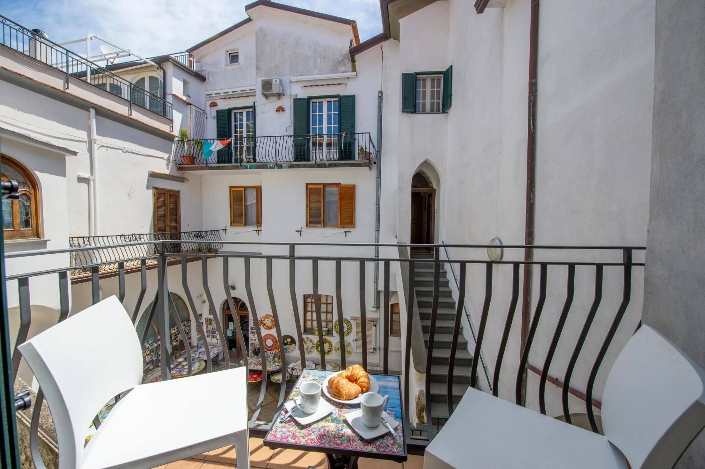 Day in Ravello House