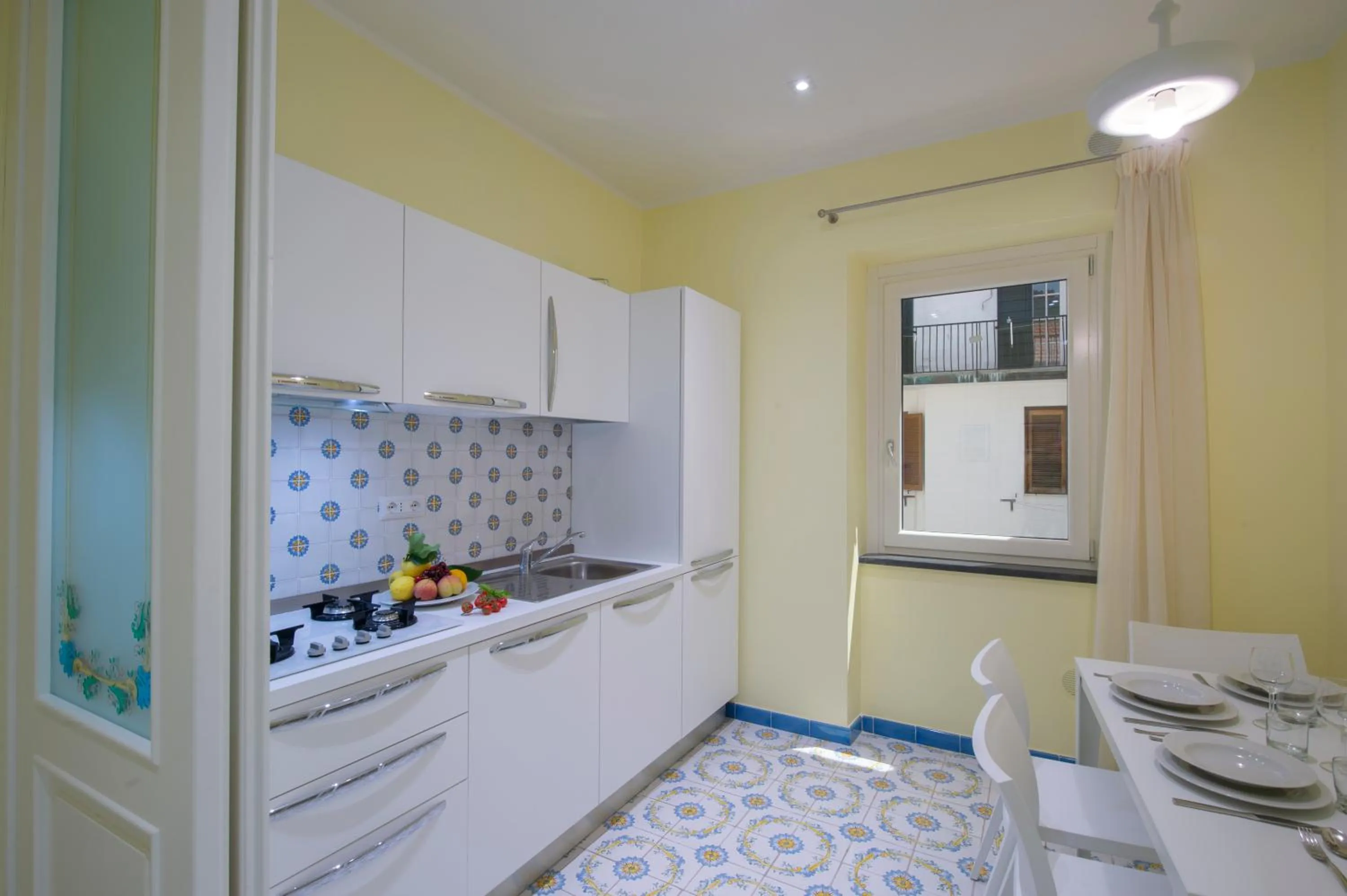 Kitchen or kitchenette in Ravello House