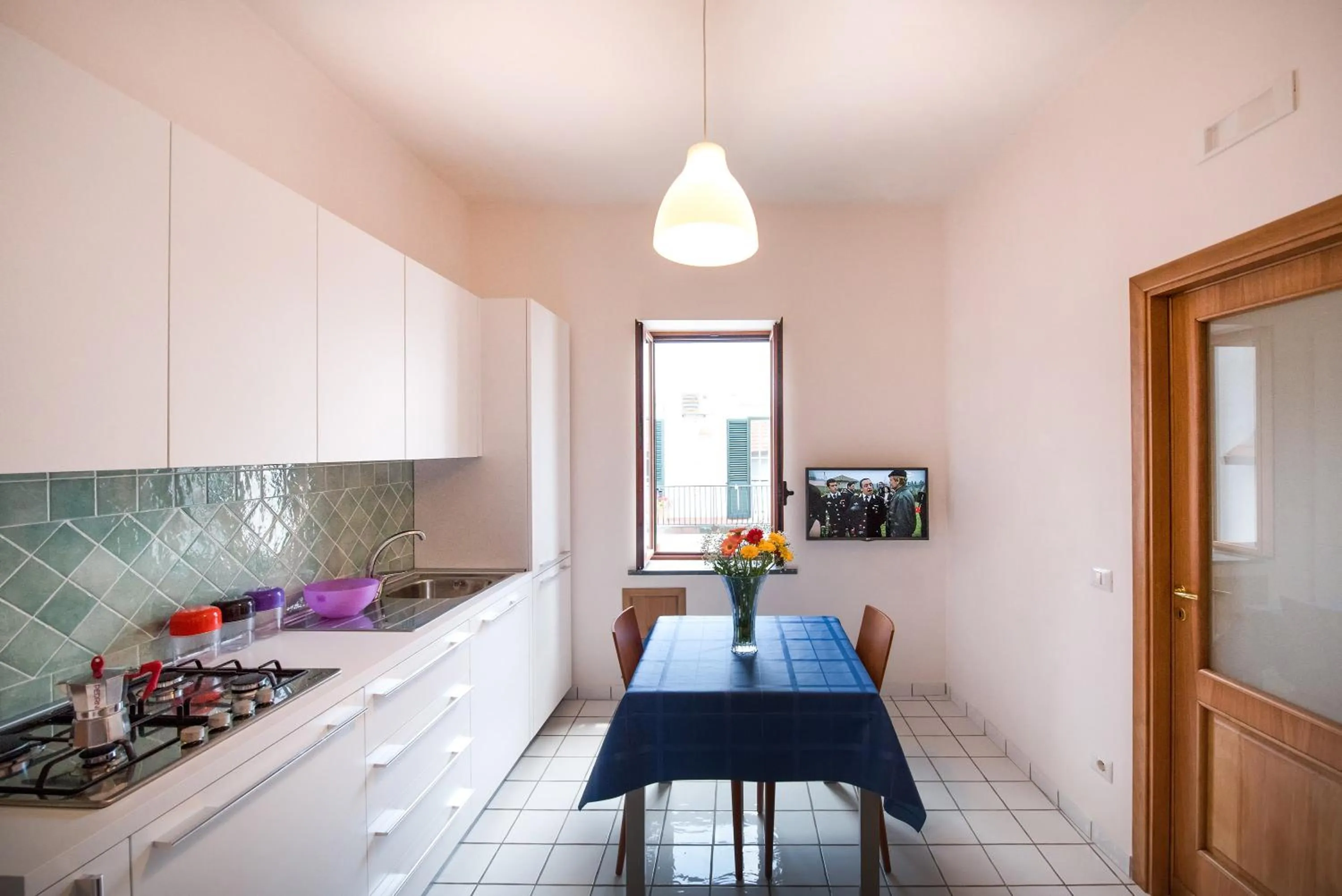Kitchen or kitchenette in Ravello House