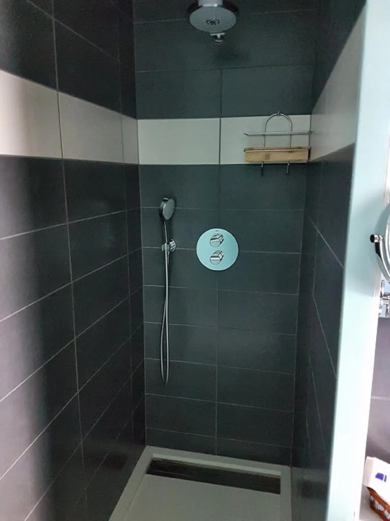 Shower in La Belgerie