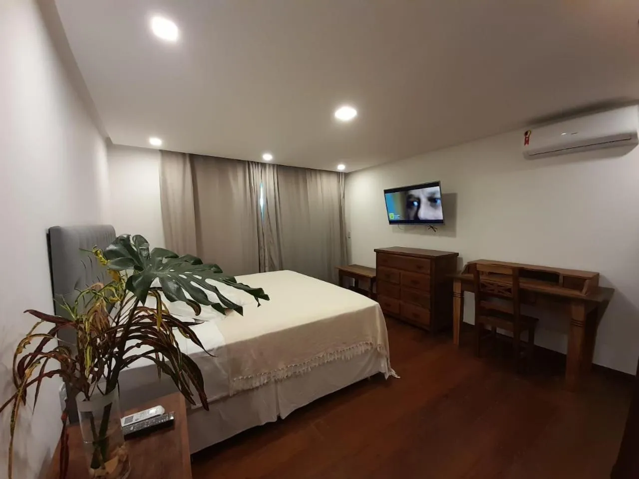 Photo of the whole room, Bed in Pousada Pénareia