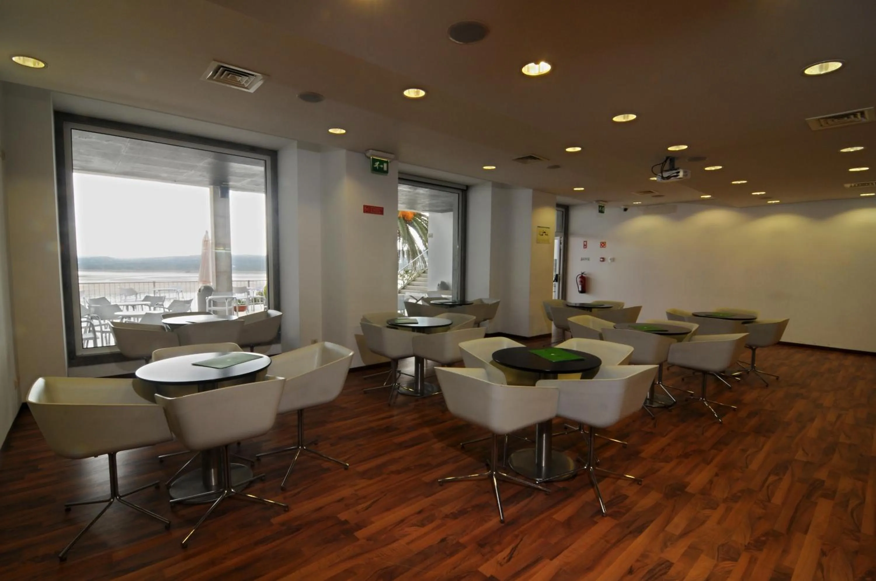 Lounge or bar in INATEL Foz Do Arelho