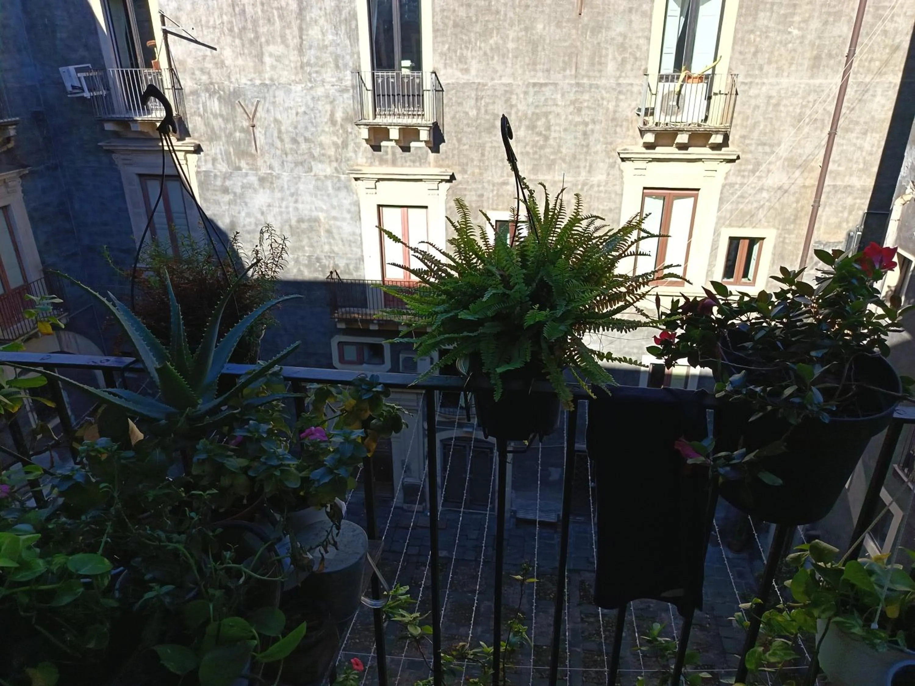 Inner courtyard view in I Vespri