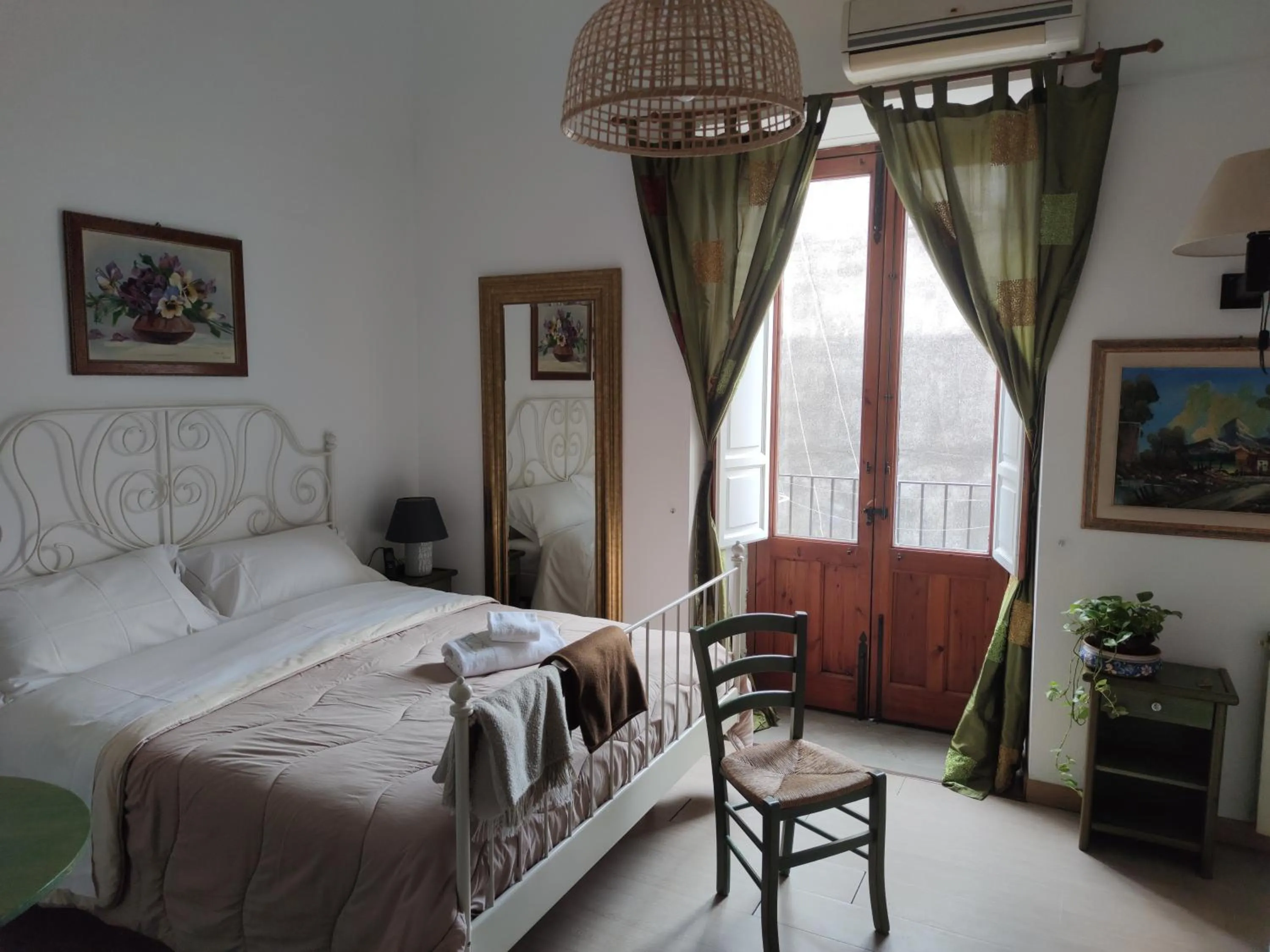 Bedroom, Bed in I Vespri