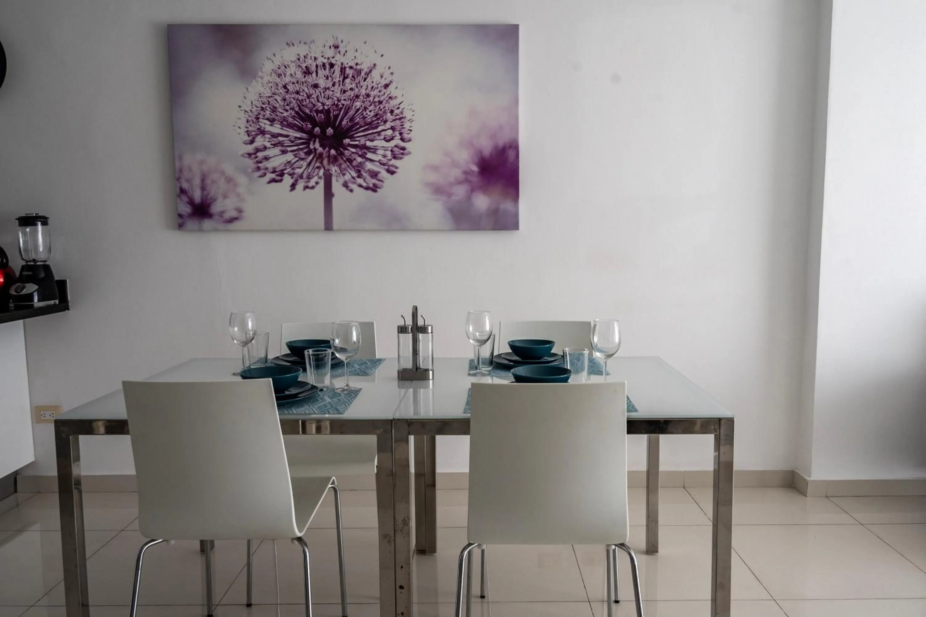 Dining area in Lincoln Suite