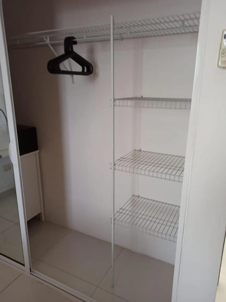 wardrobe in Lincoln Suite