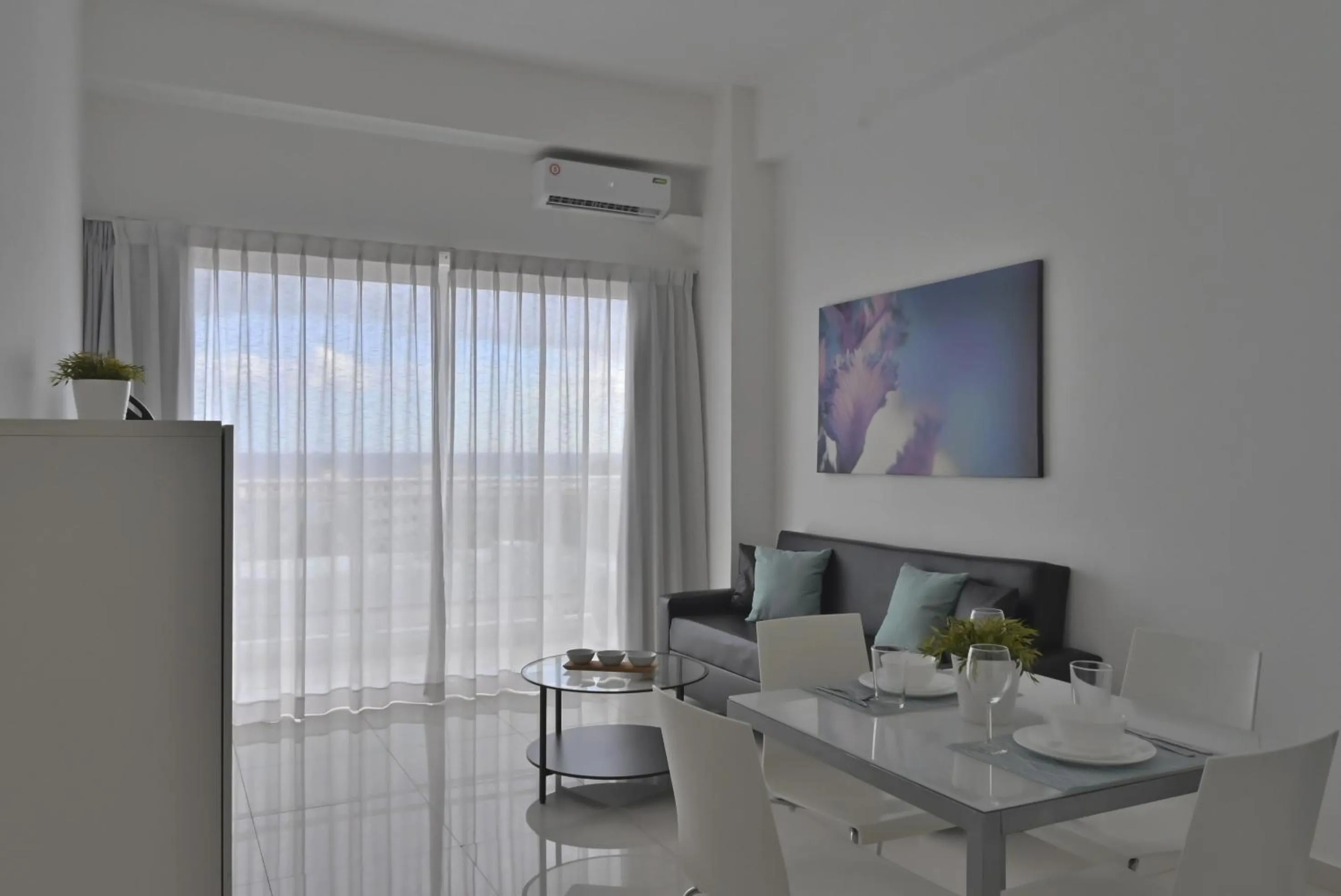 Living room in Lincoln Suite