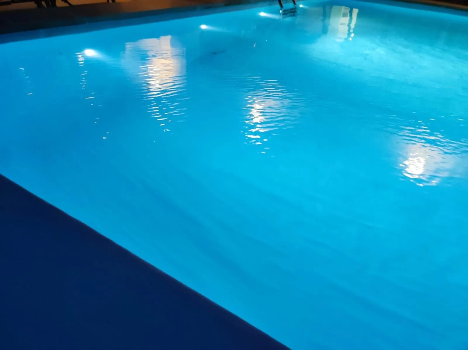 Swimming pool in Lincoln Suite