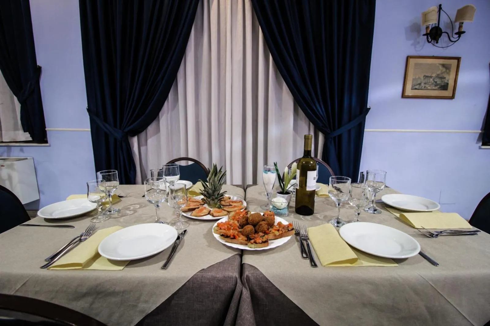 Restaurant/places to eat in Miramare Hotel