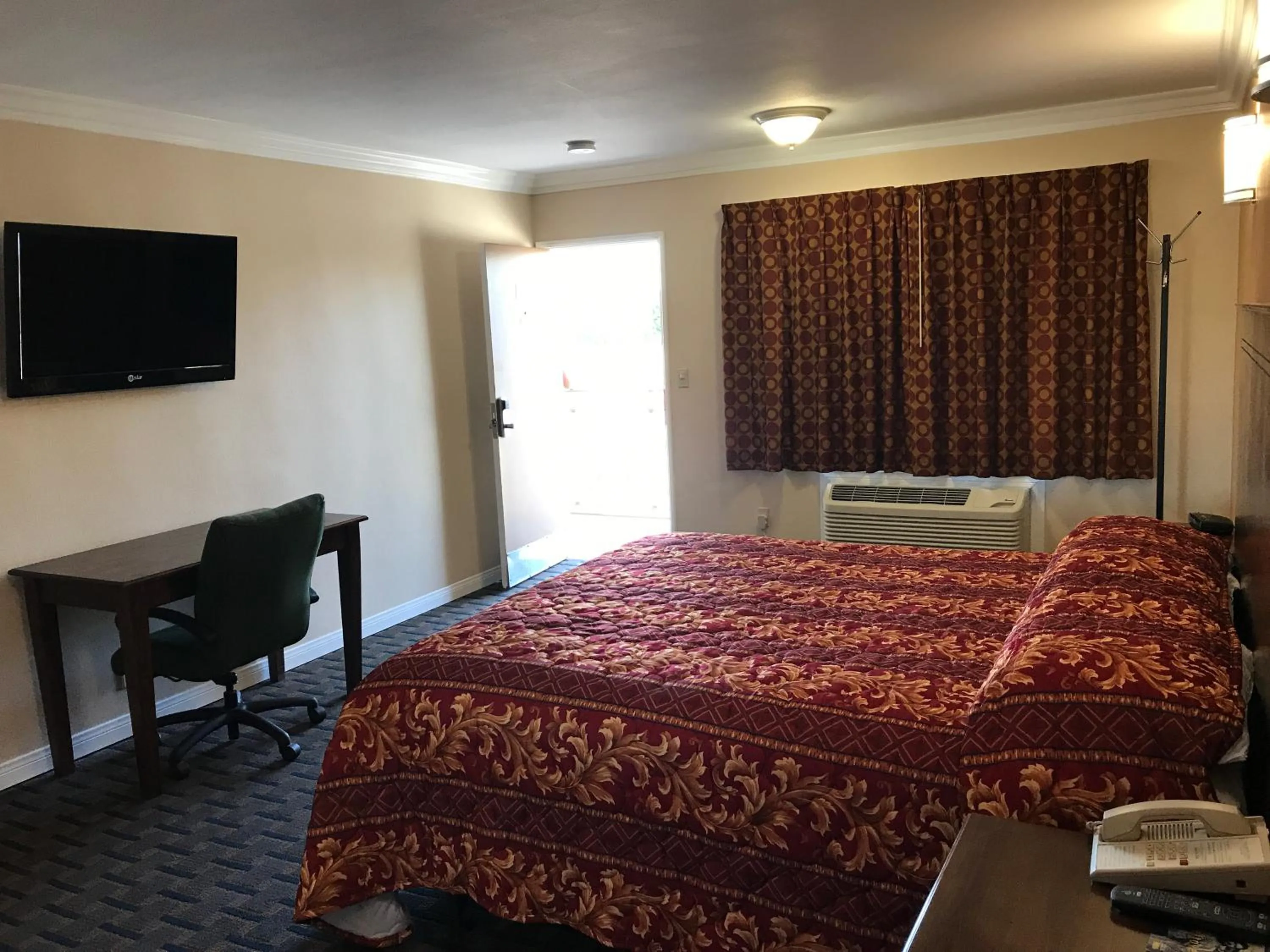 Bed in Fullerton Lodge