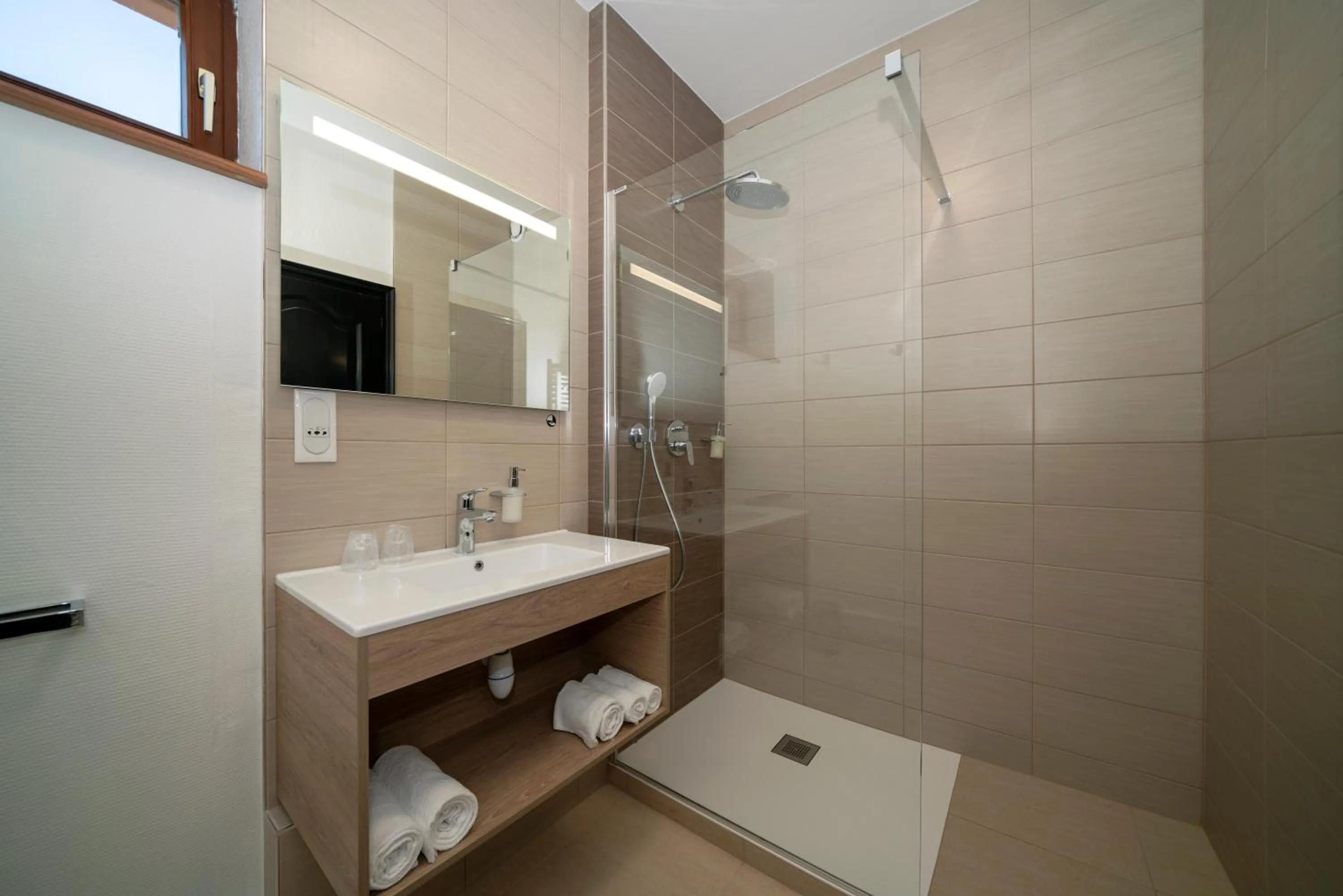 Bathroom in Hôtel Le Verger De Bischwiller