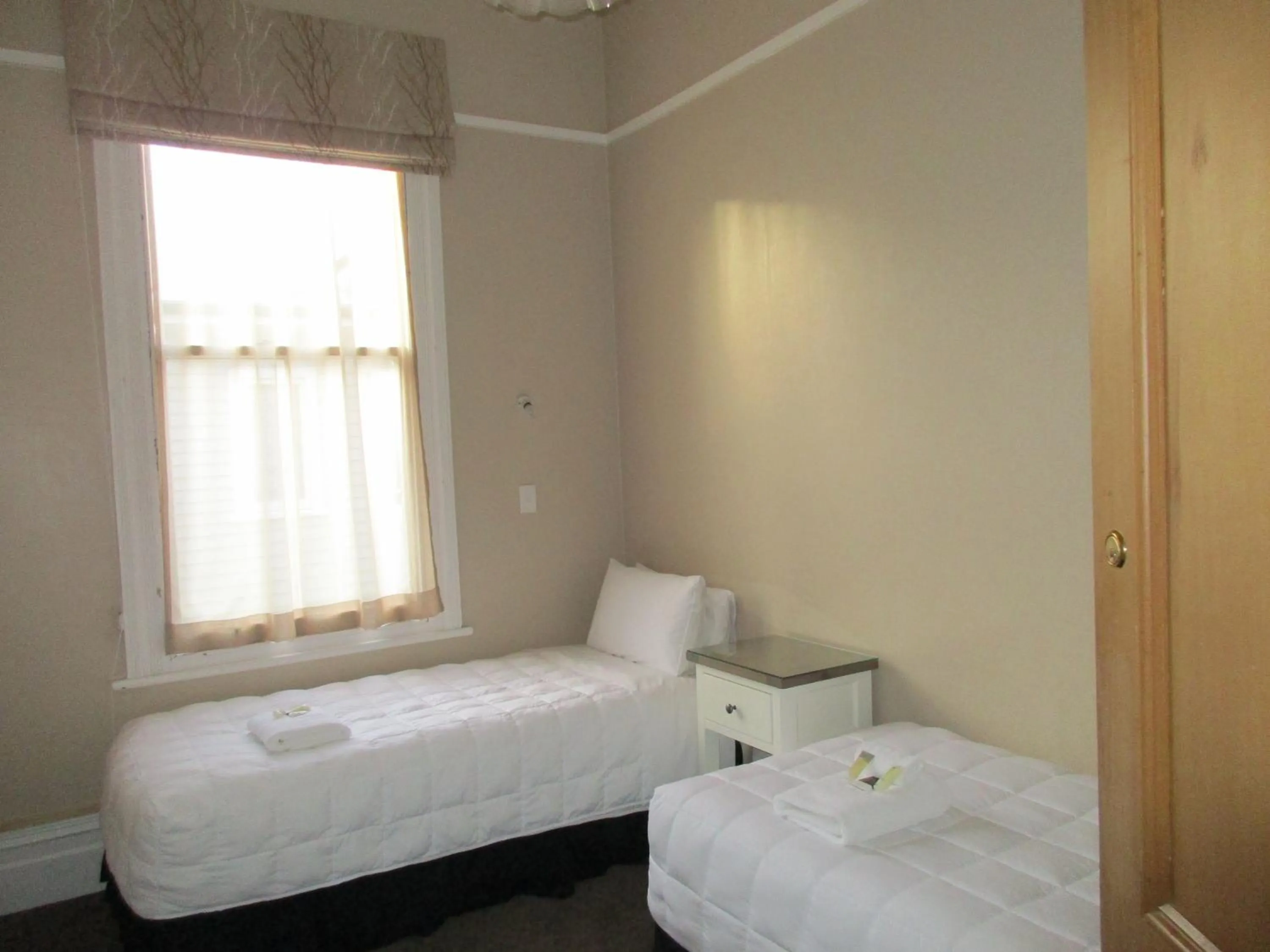Economy Twin Room in Valmai House & Motel Cambridge