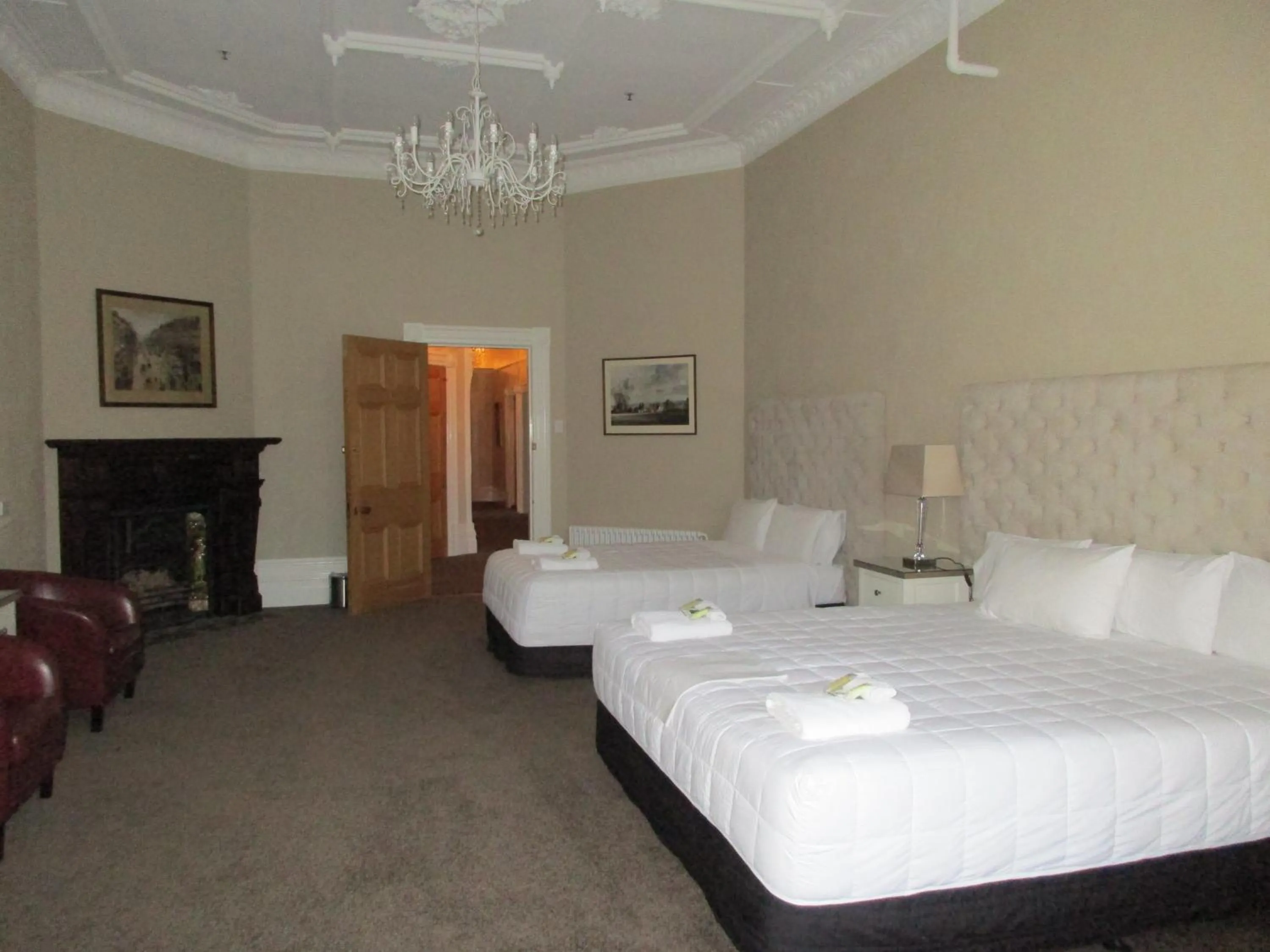 Heritage Suite in Valmai House & Motel Cambridge