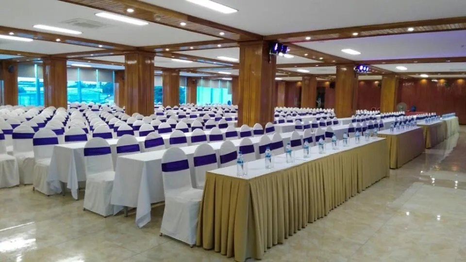 Meeting/conference room in Vinh Plaza Hotel