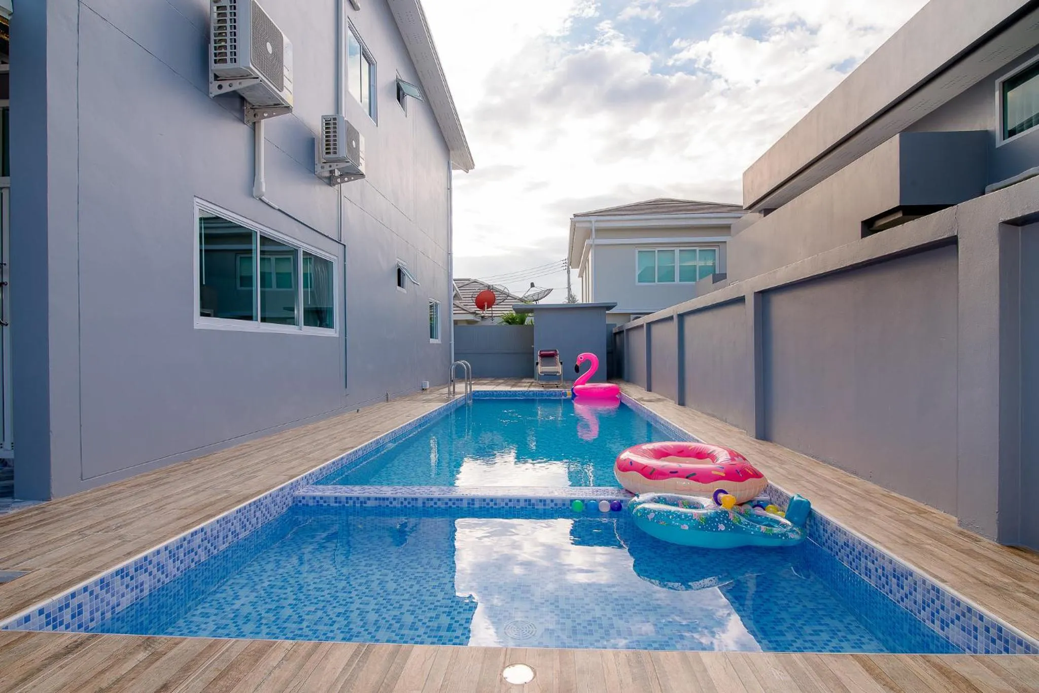 Swimming Pool in Mondara Vacation Home