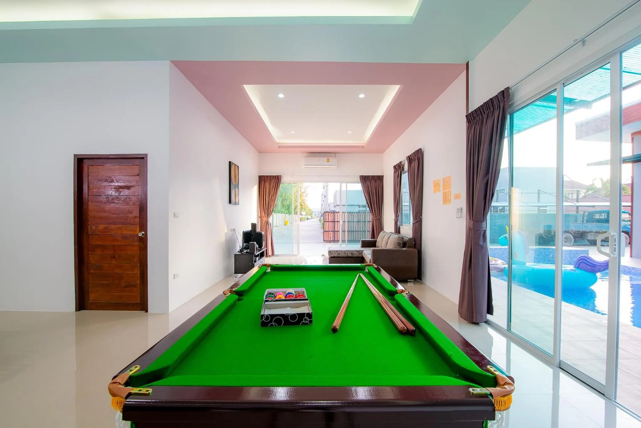 Billiards in Mondara Vacation Home