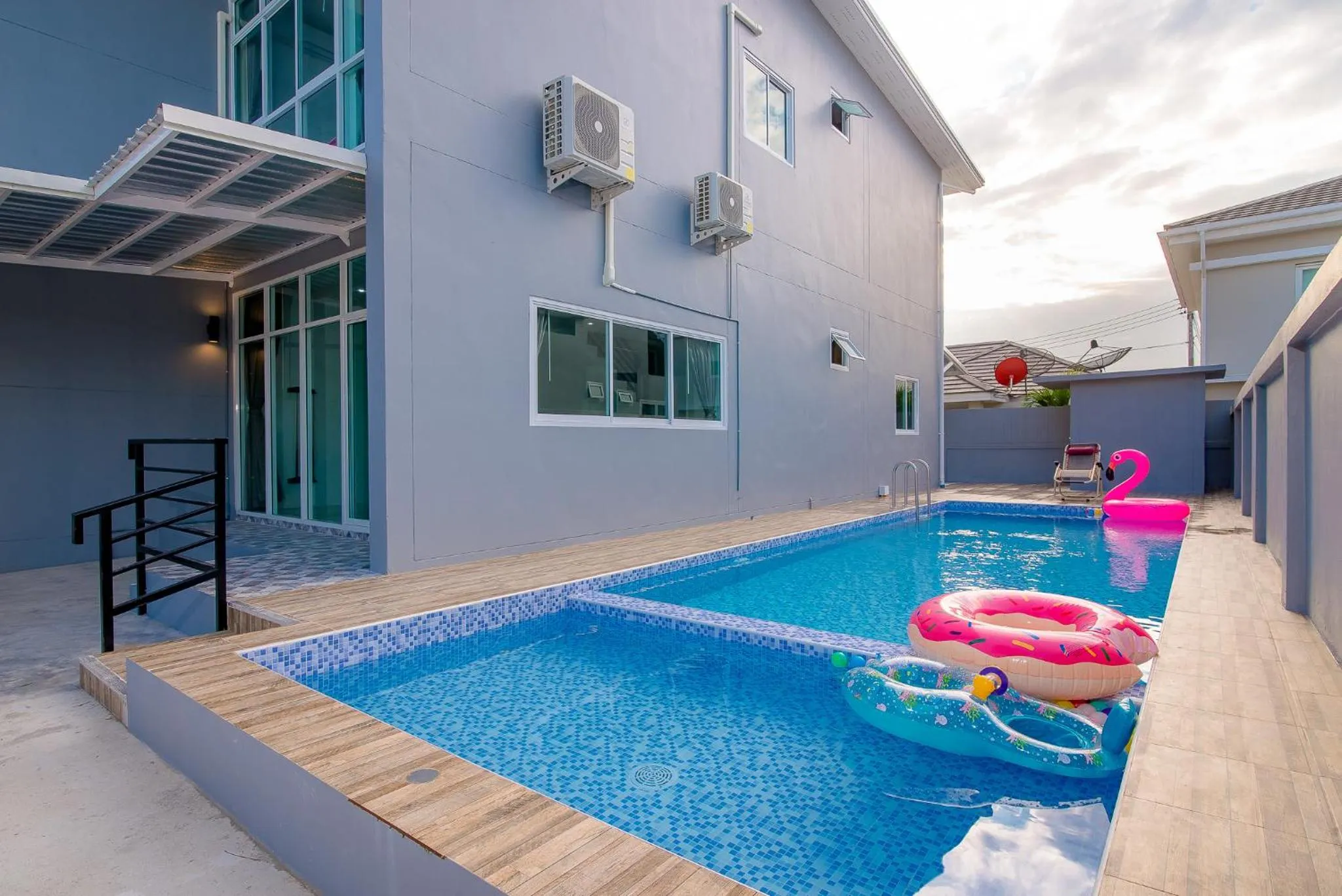 Swimming Pool in Mondara Vacation Home