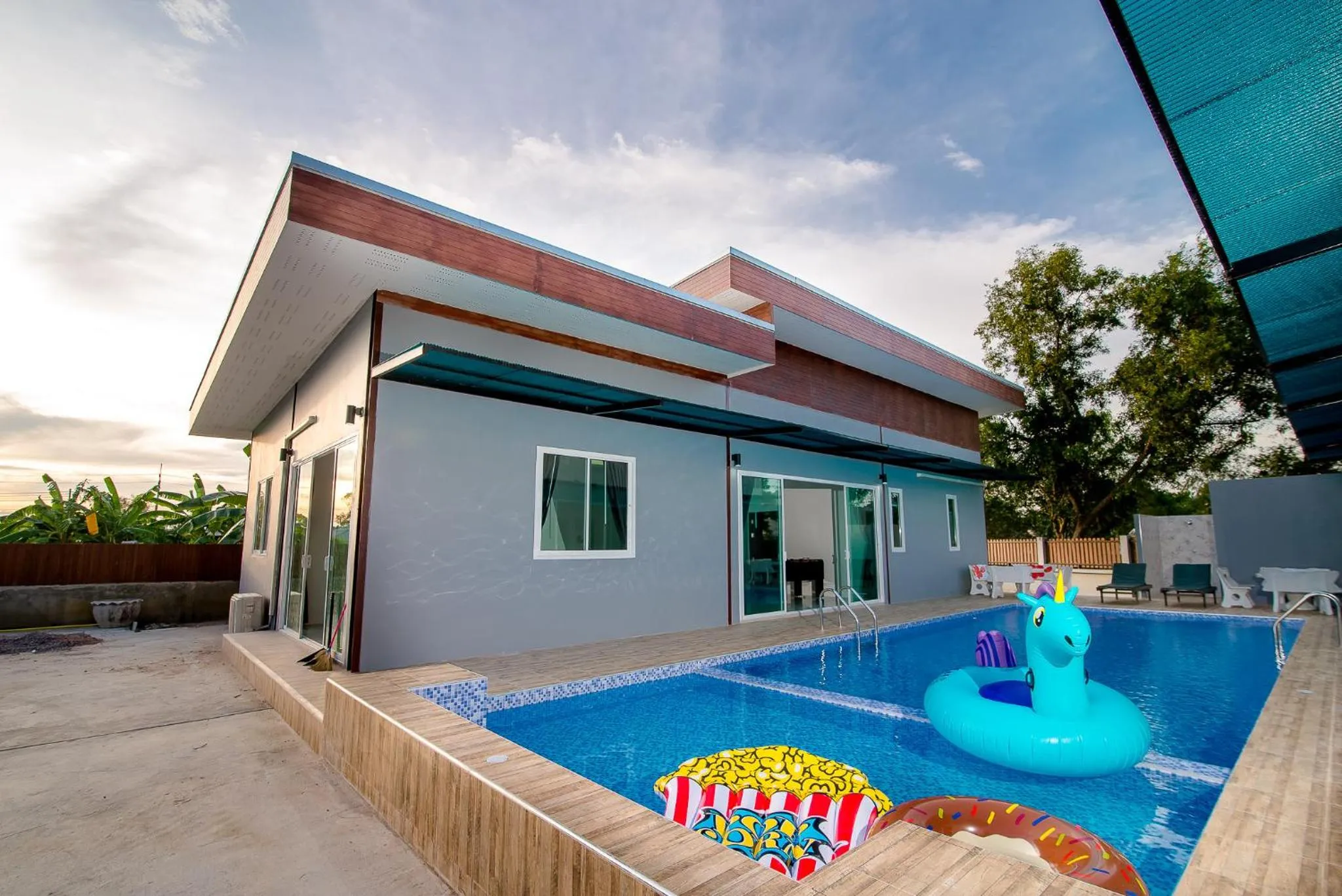 Swimming Pool in Mondara Vacation Home