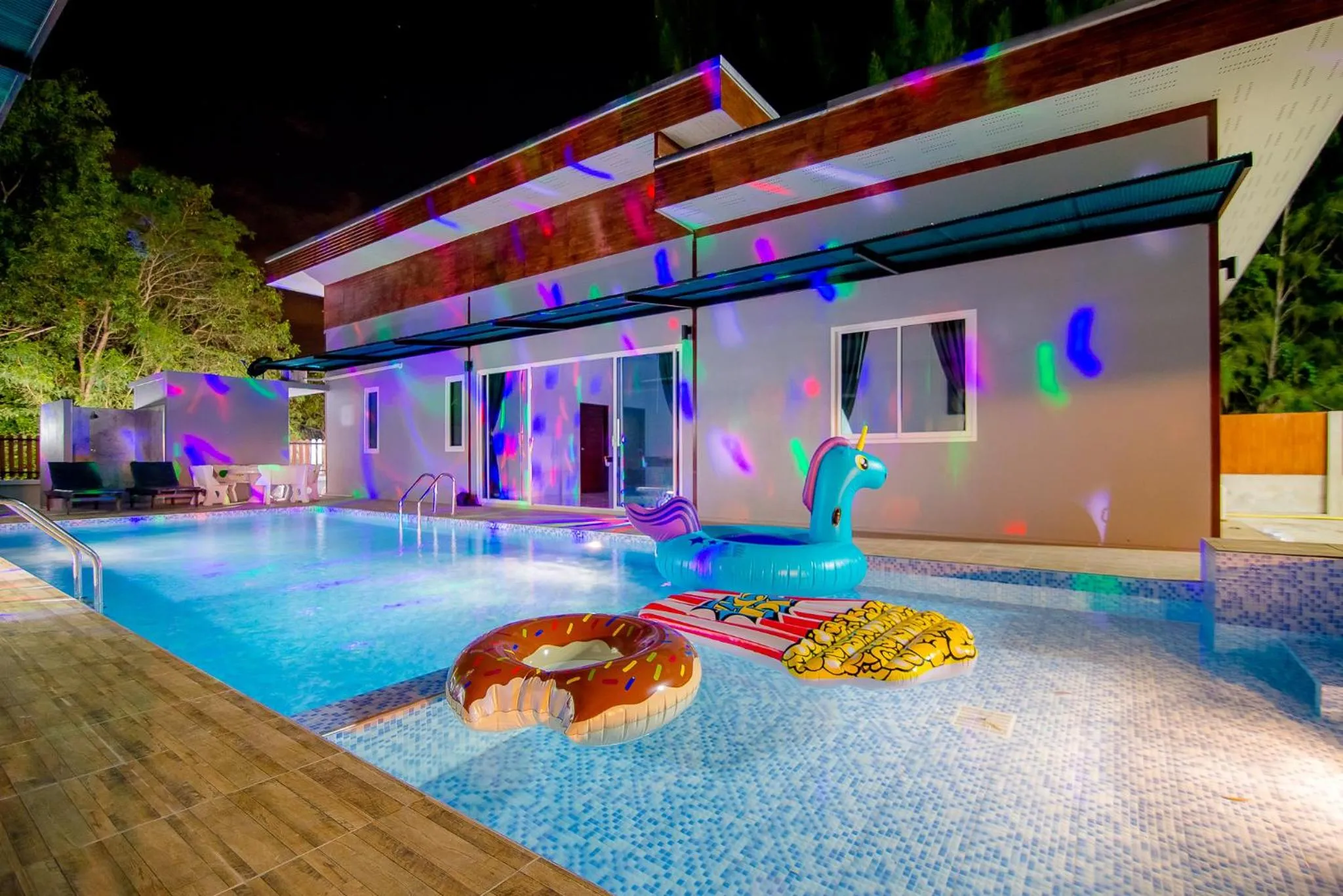Swimming Pool in Mondara Vacation Home