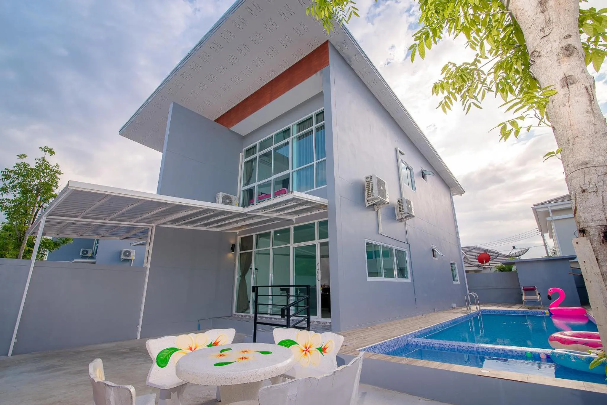 Property Building in Mondara Vacation Home