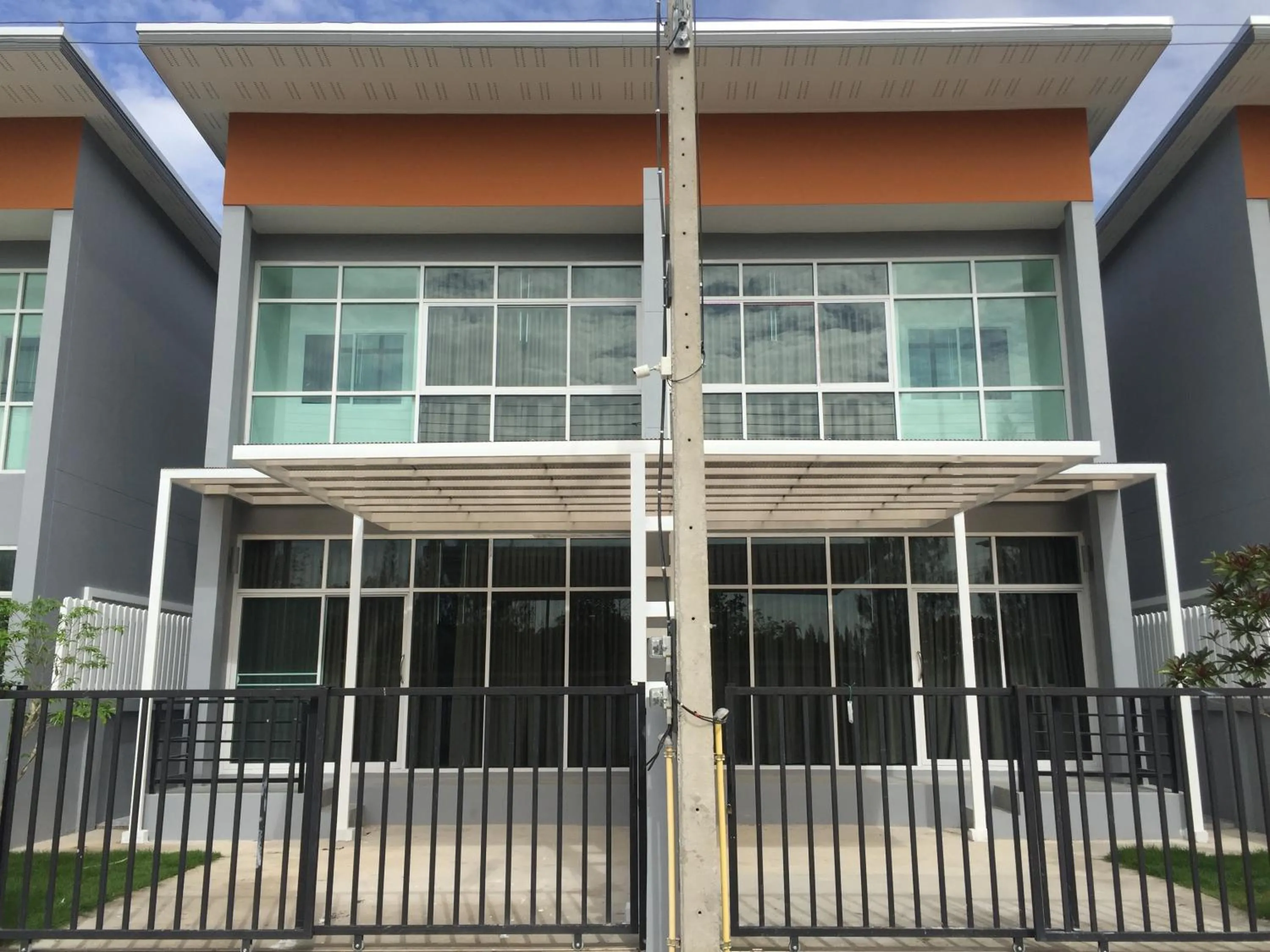 Facade/entrance, Balcony/Terrace in Mondara Vacation Home