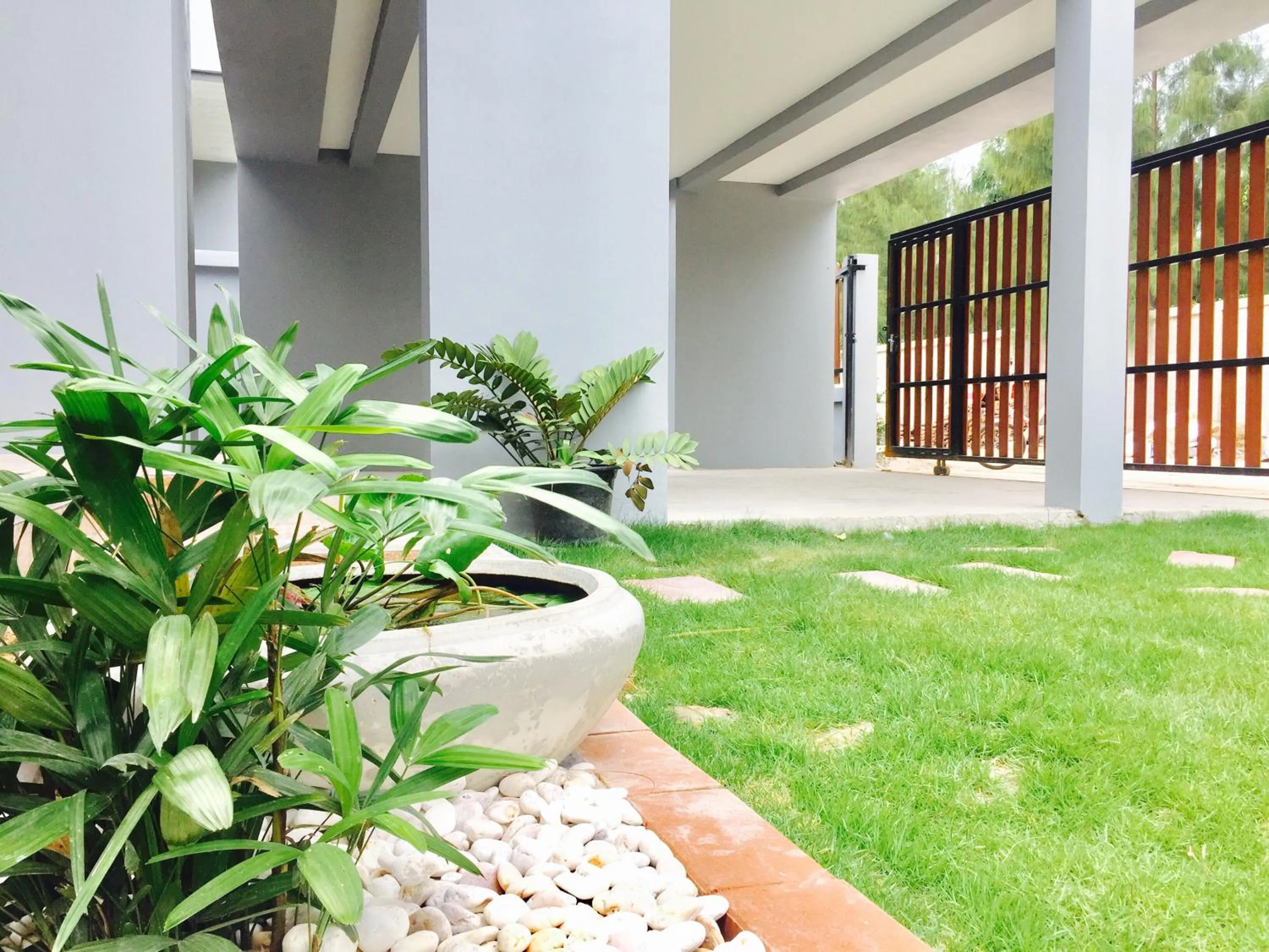 Garden in Mondara Vacation Home