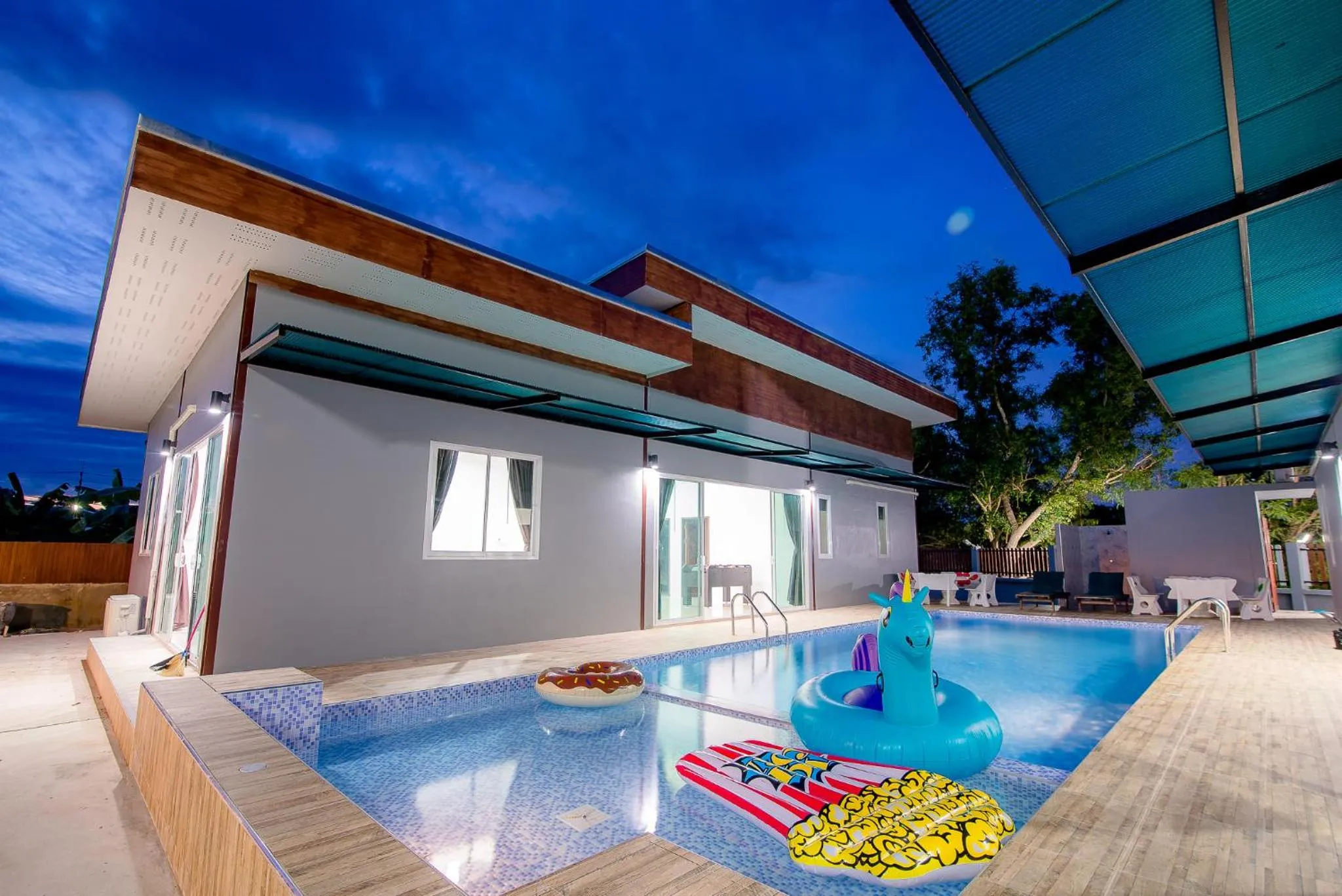 Swimming Pool in Mondara Vacation Home