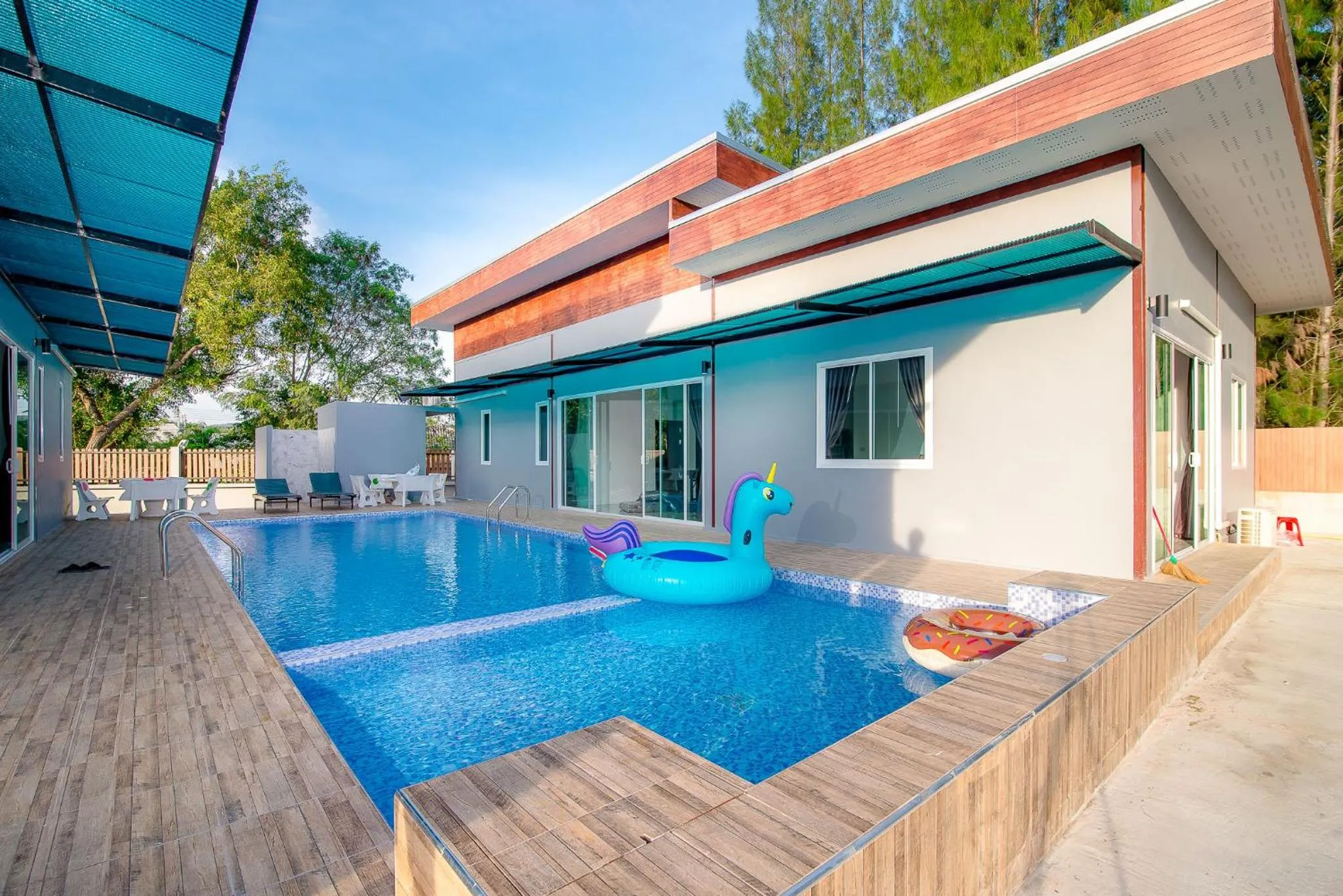 Swimming Pool in Mondara Vacation Home