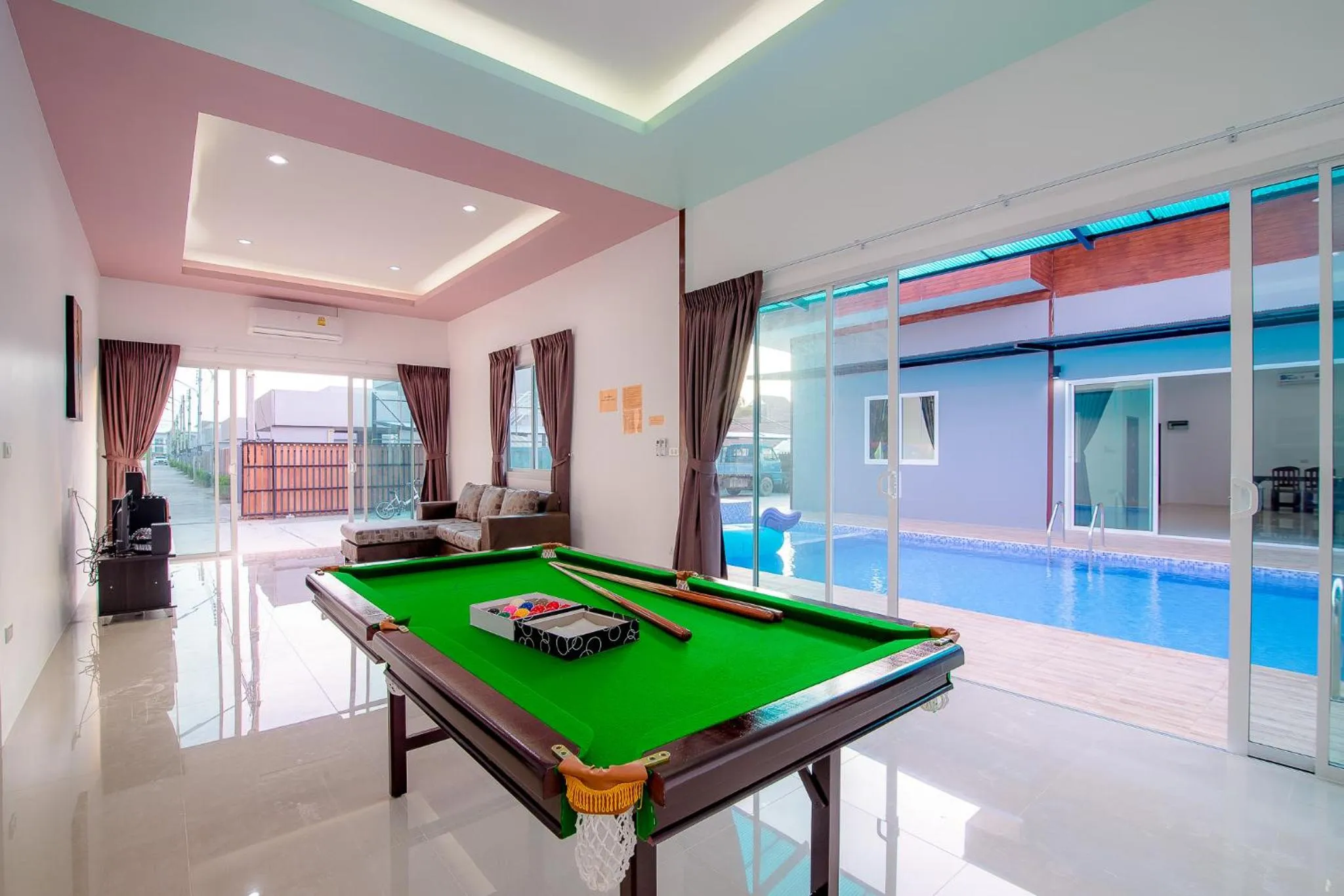 Billiards in Mondara Vacation Home