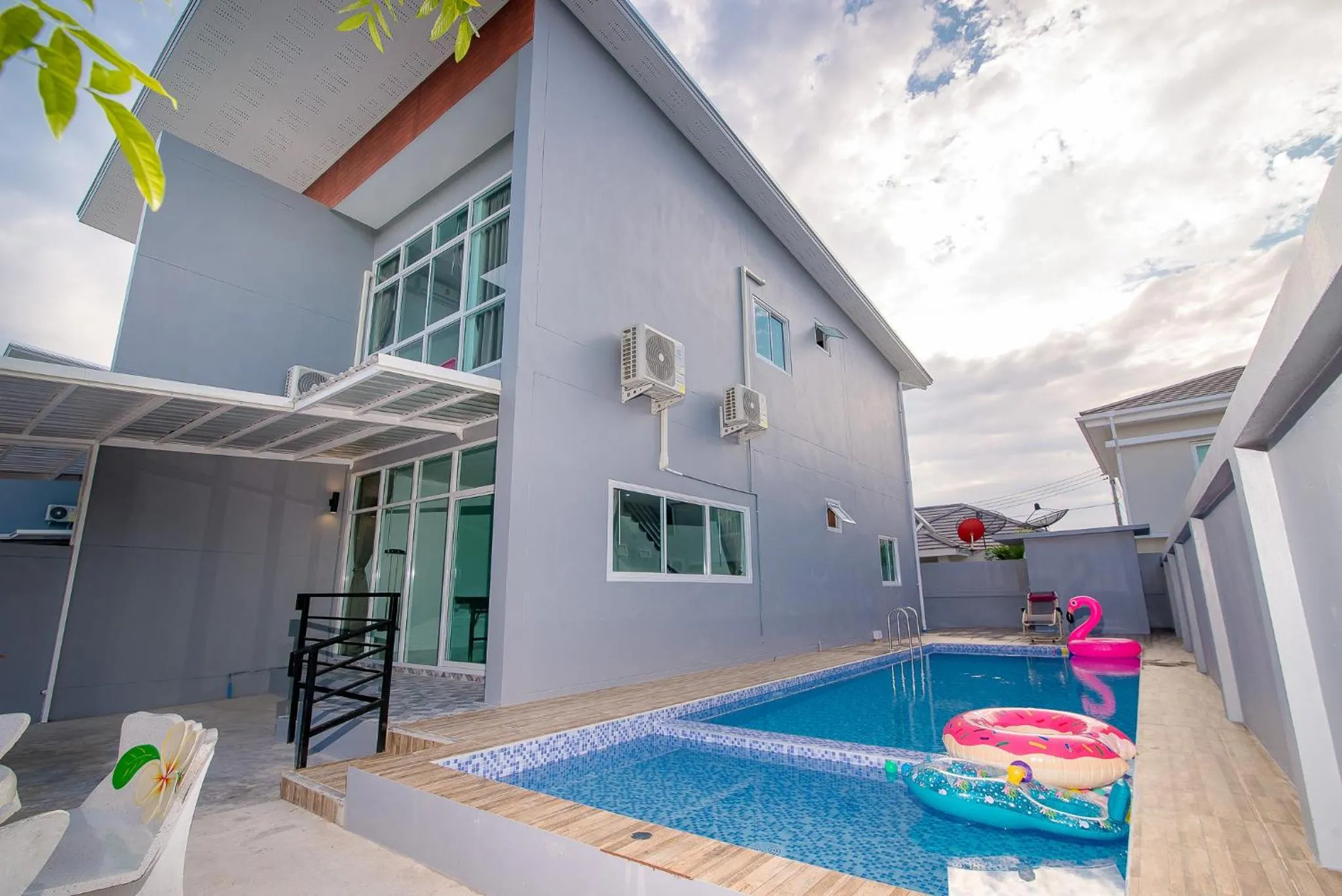 Property Building in Mondara Vacation Home