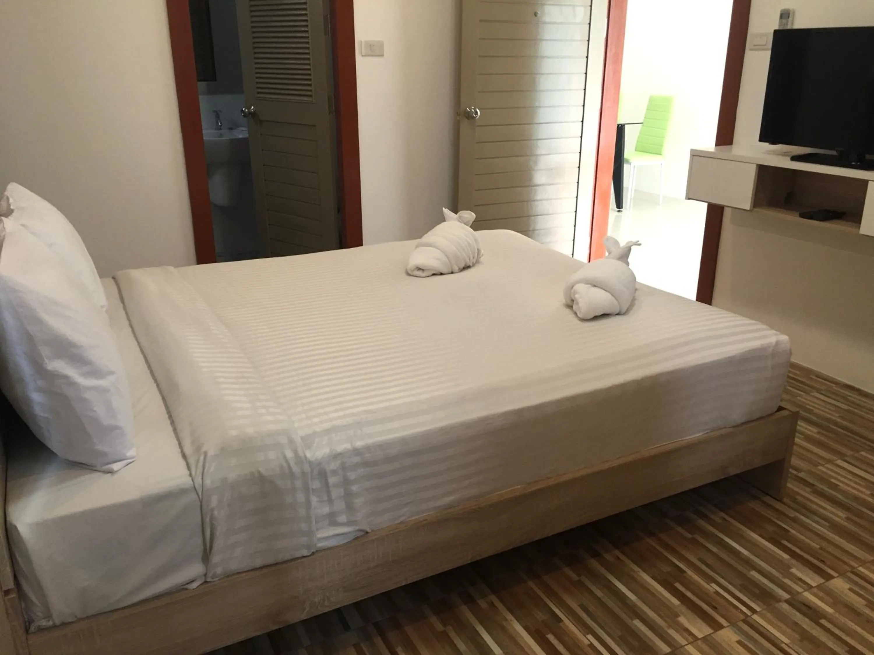 Bed in Mondara Vacation Home