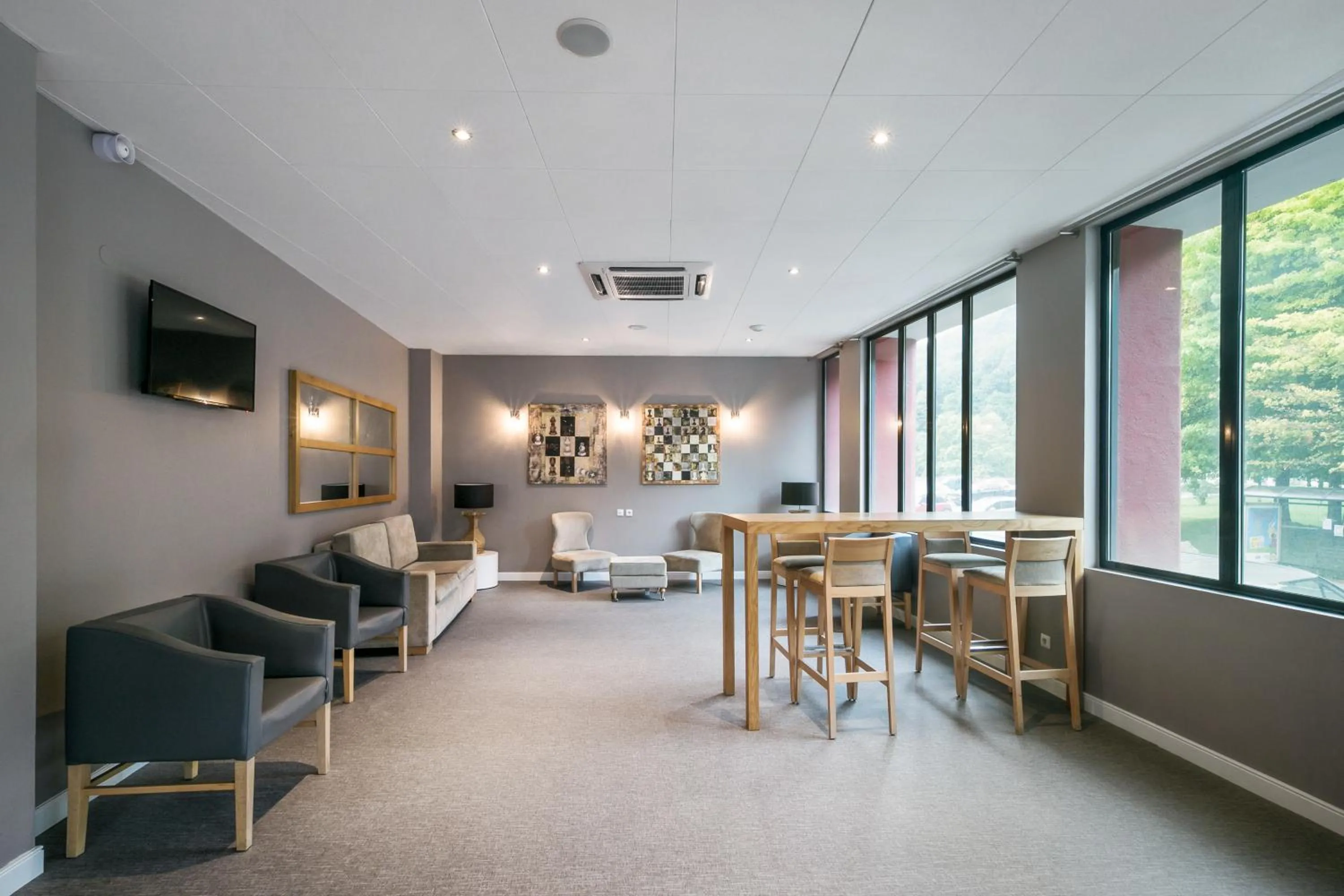 Communal lounge/ TV room in Comfort Aparthotel Lourdes Lorda