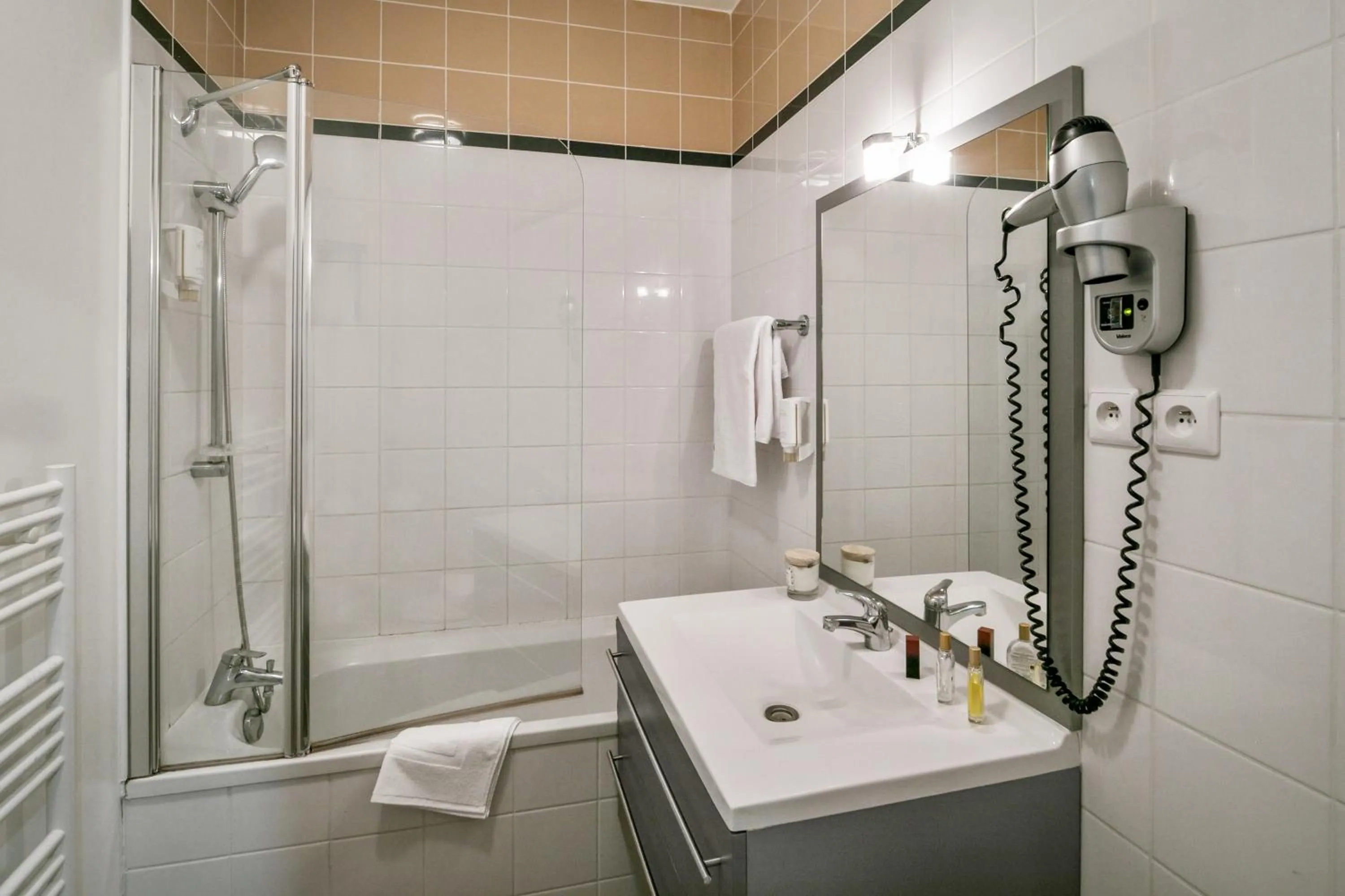 Bathroom in Comfort Aparthotel Lourdes Lorda