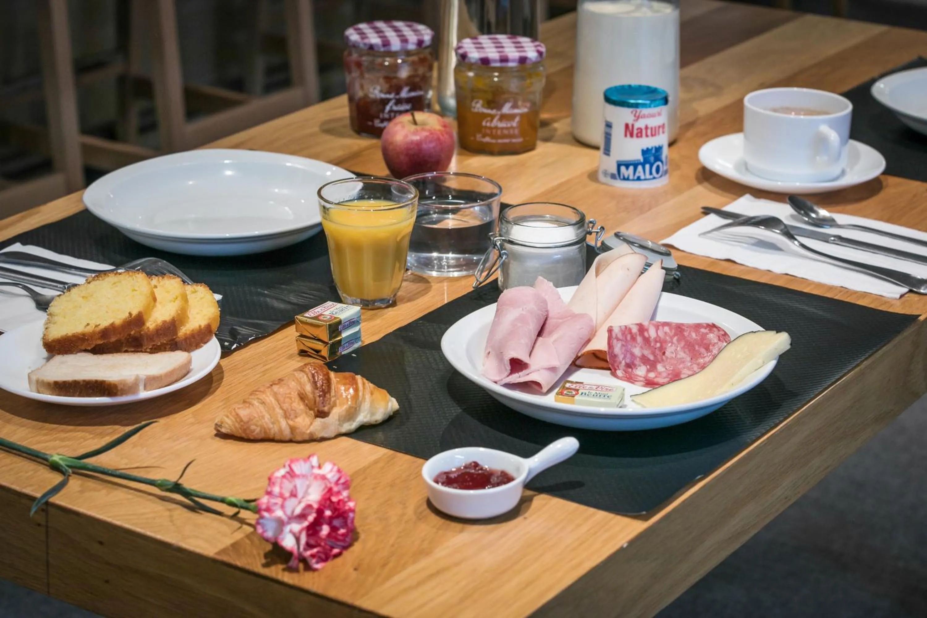 Continental breakfast in Comfort Aparthotel Lourdes Lorda