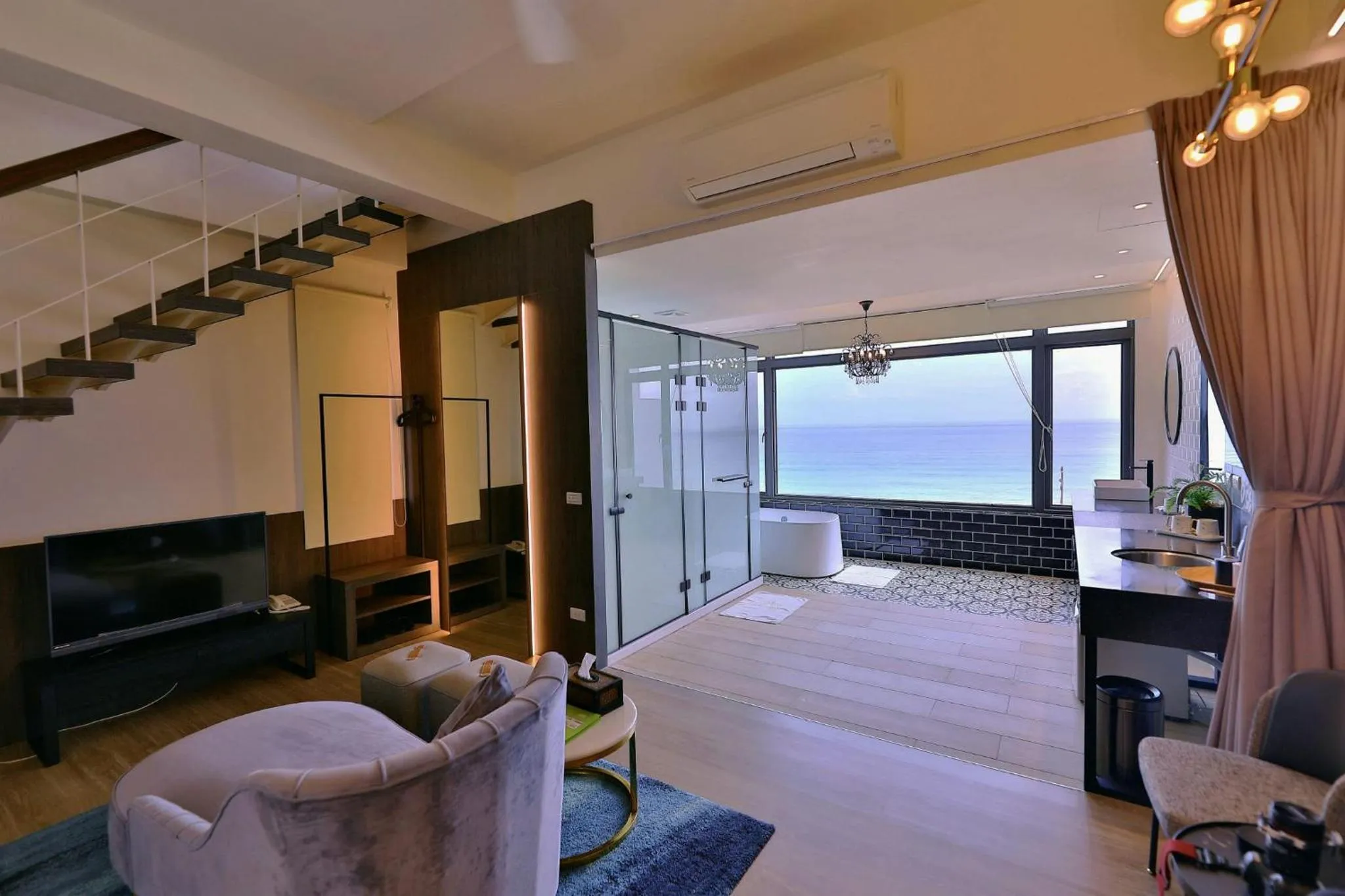 Photo of the whole room, Bed in Beachcastle & Sea View Villa