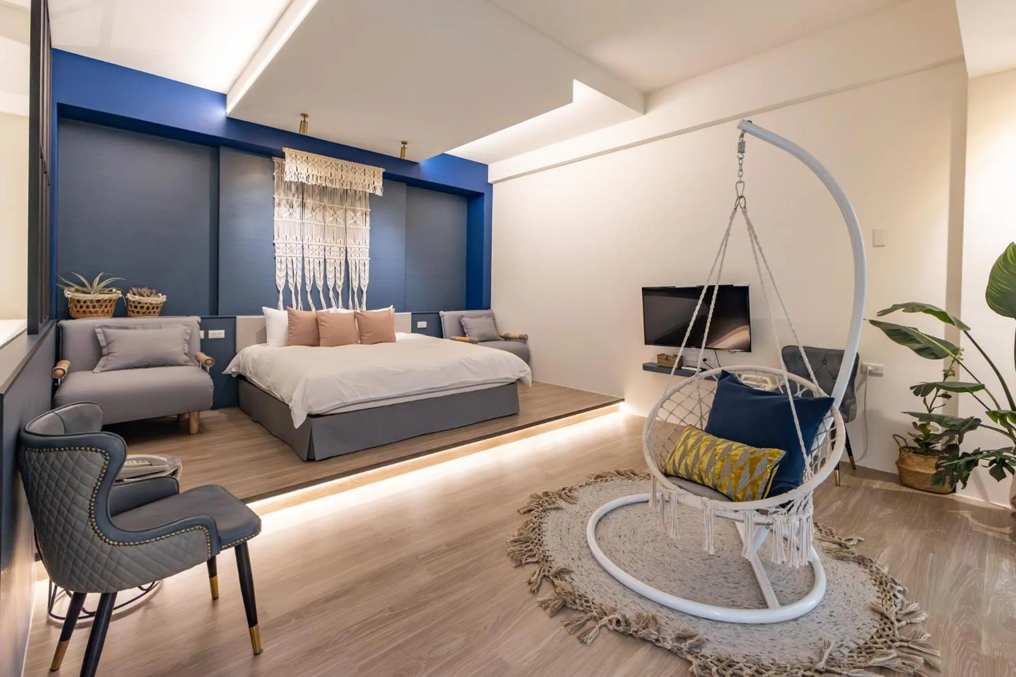 Living room, Bed in Beachcastle & Sea View Villa