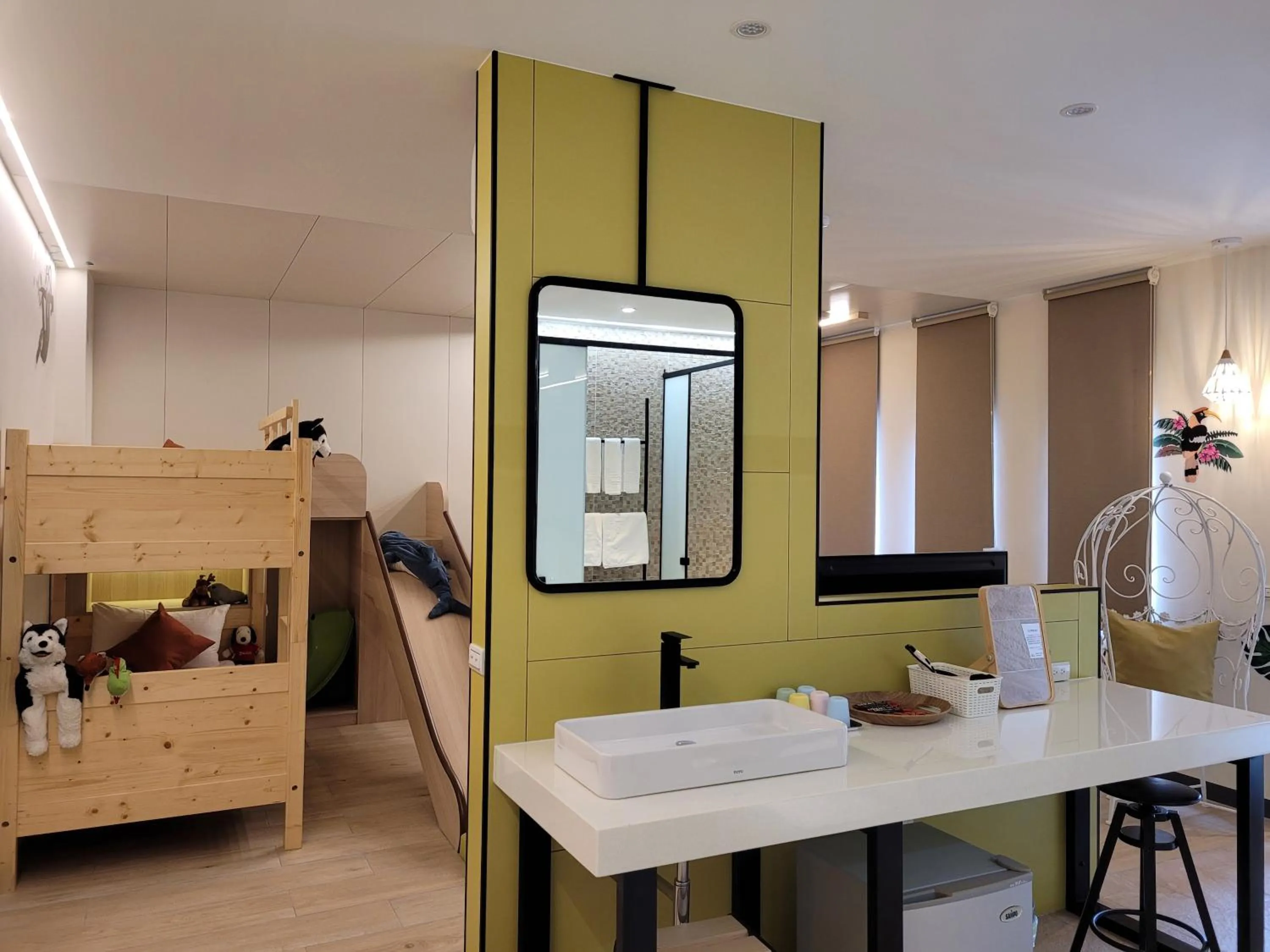 Photo of the whole room in Beachcastle & Sea View Villa