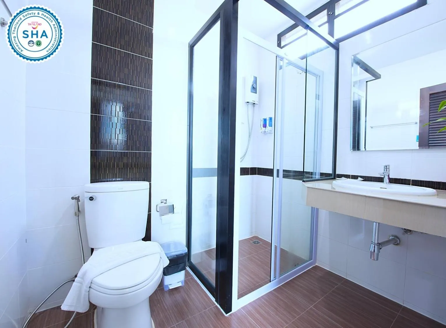 Bathroom in Lee Hotel