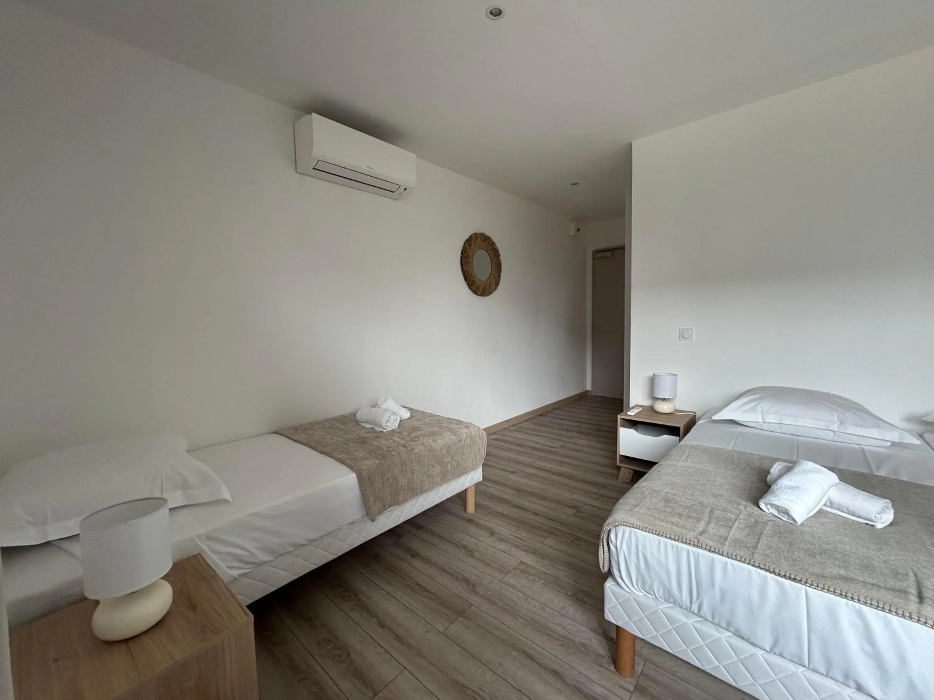 Photo of the whole room in L'Aiglon Bylitis