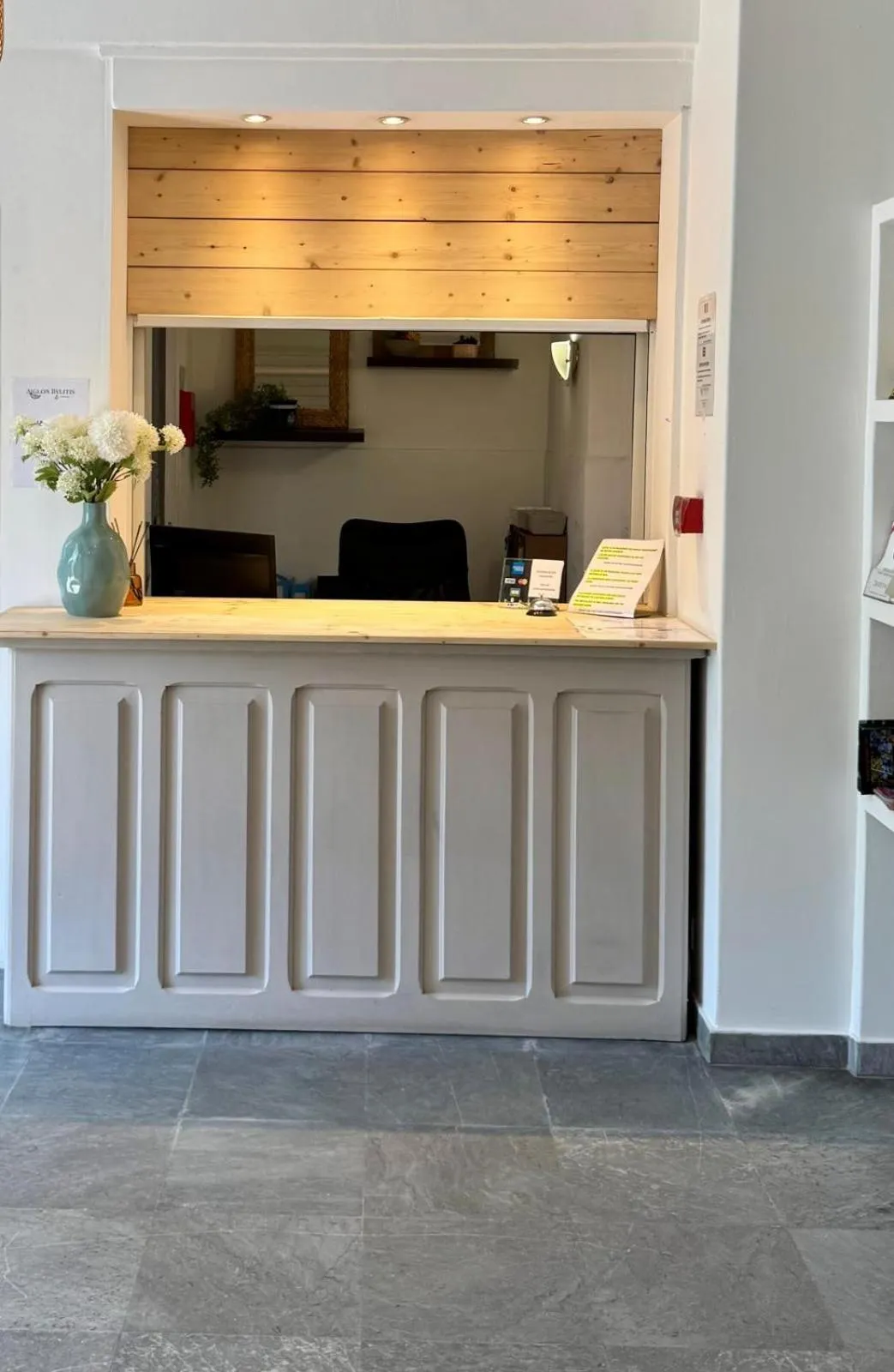 Lobby or reception in L'Aiglon Bylitis