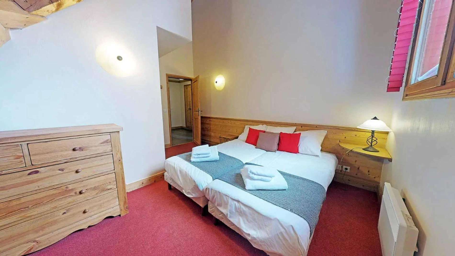 Bedroom, Bed in Le Sabot de Vénus