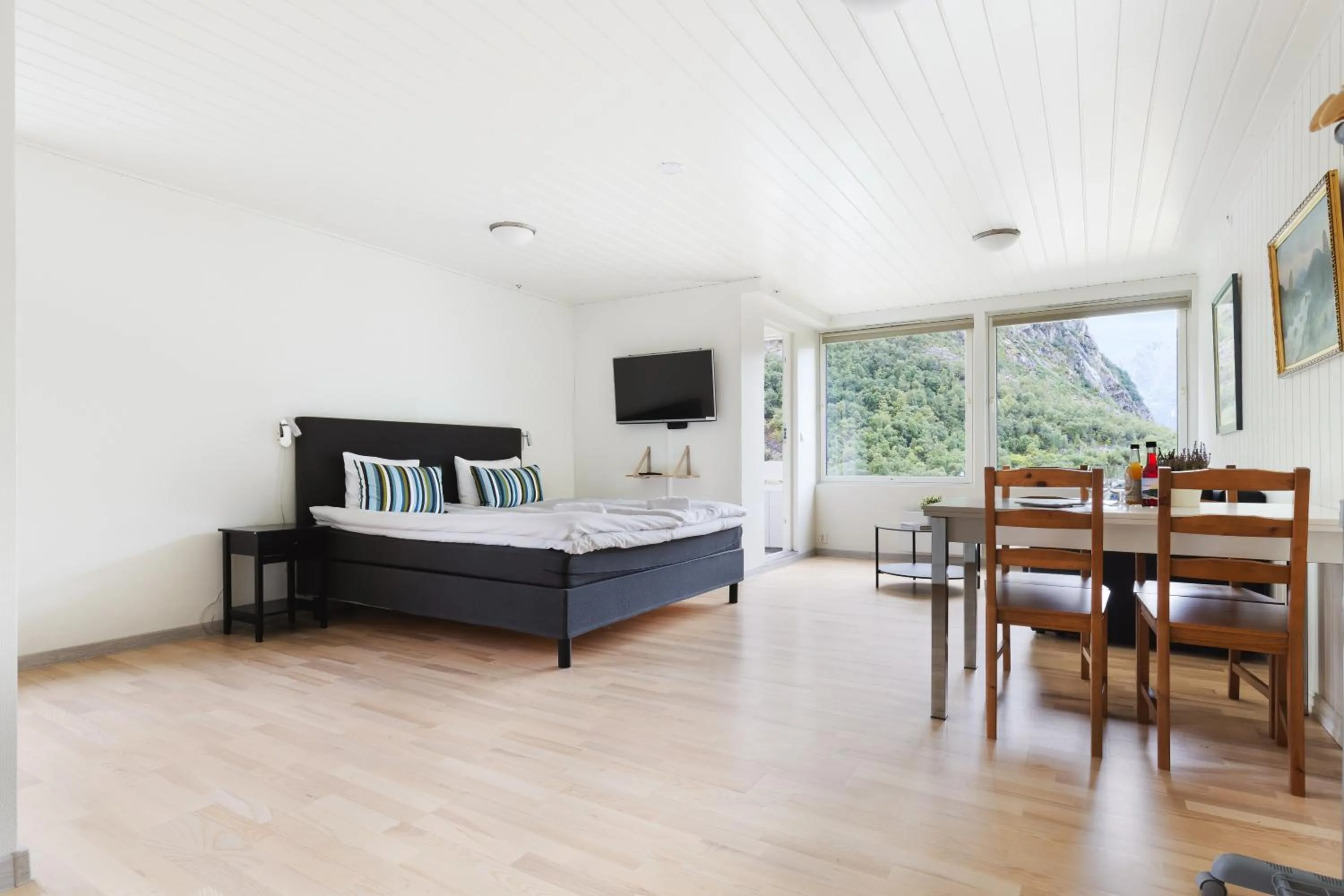 Photo of the whole room, Bed in Trolltunga Aparthotel