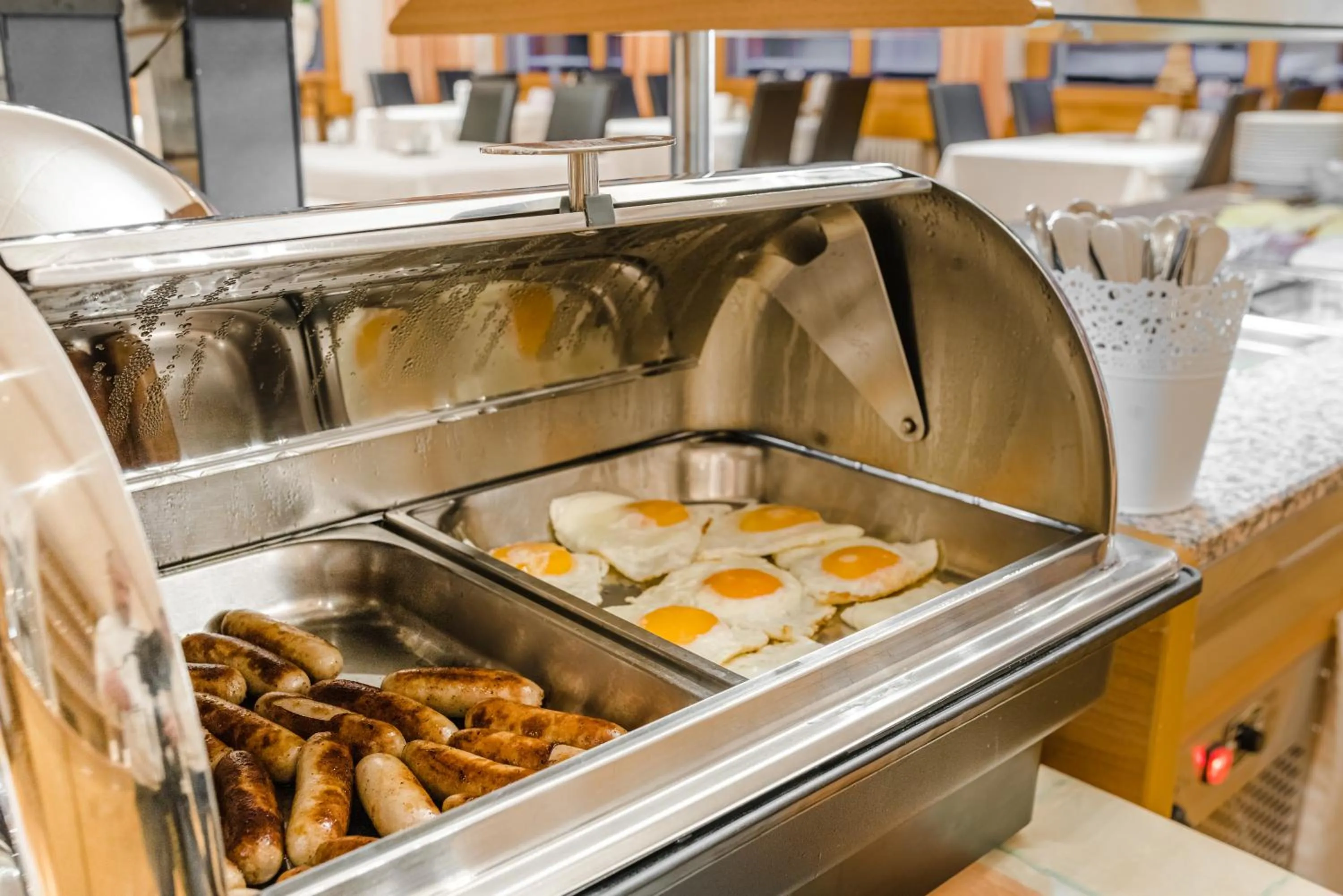 Buffet breakfast in Aktiv Hotel & Spa Hannigalp