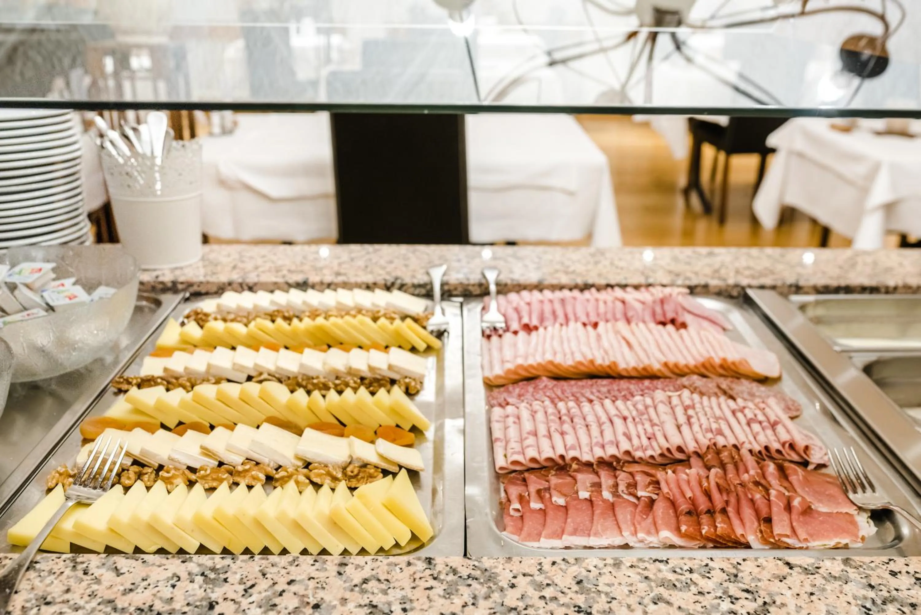 Buffet breakfast in Aktiv Hotel & Spa Hannigalp