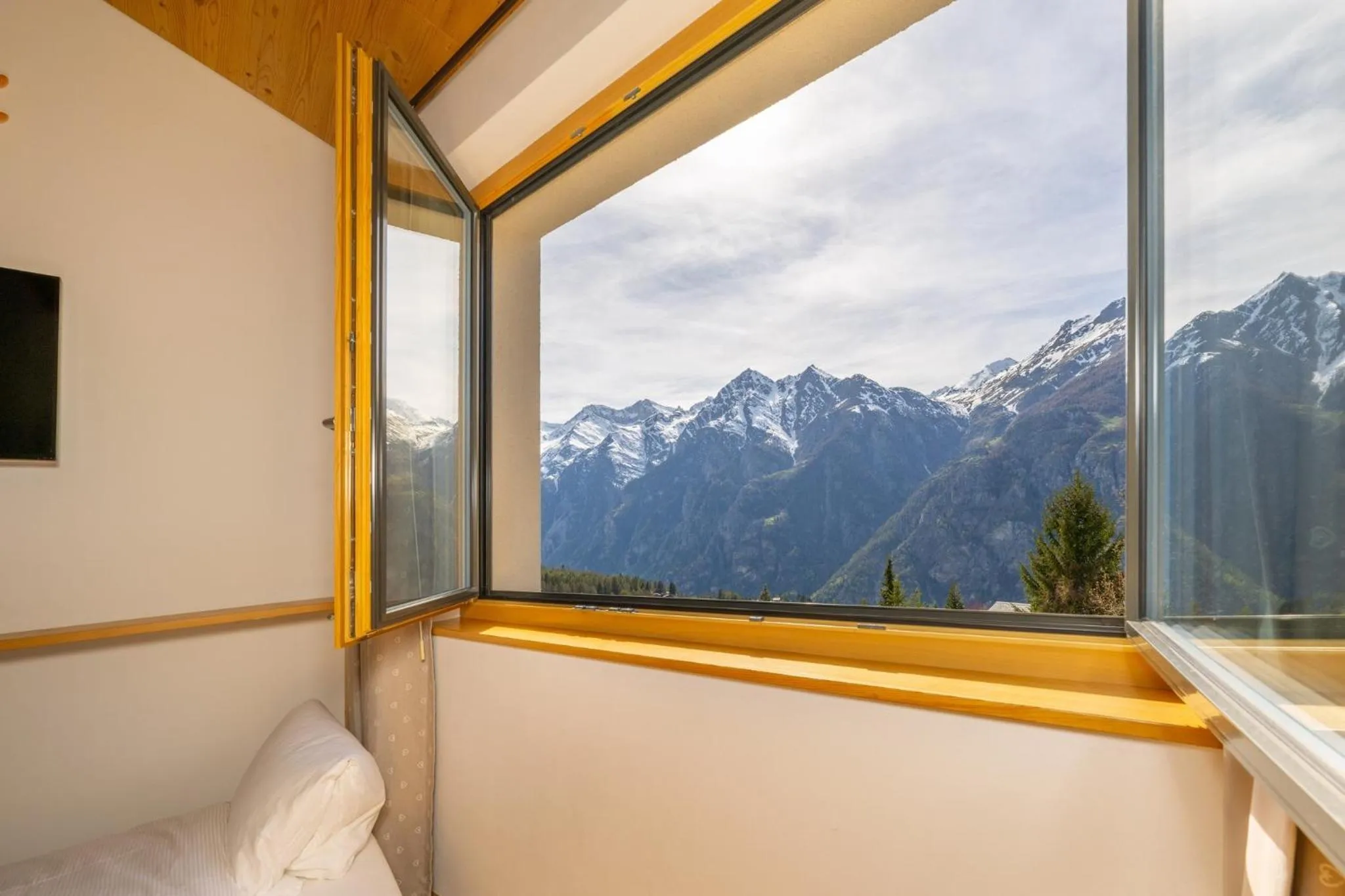 Bedroom in Aktiv Hotel & Spa Hannigalp