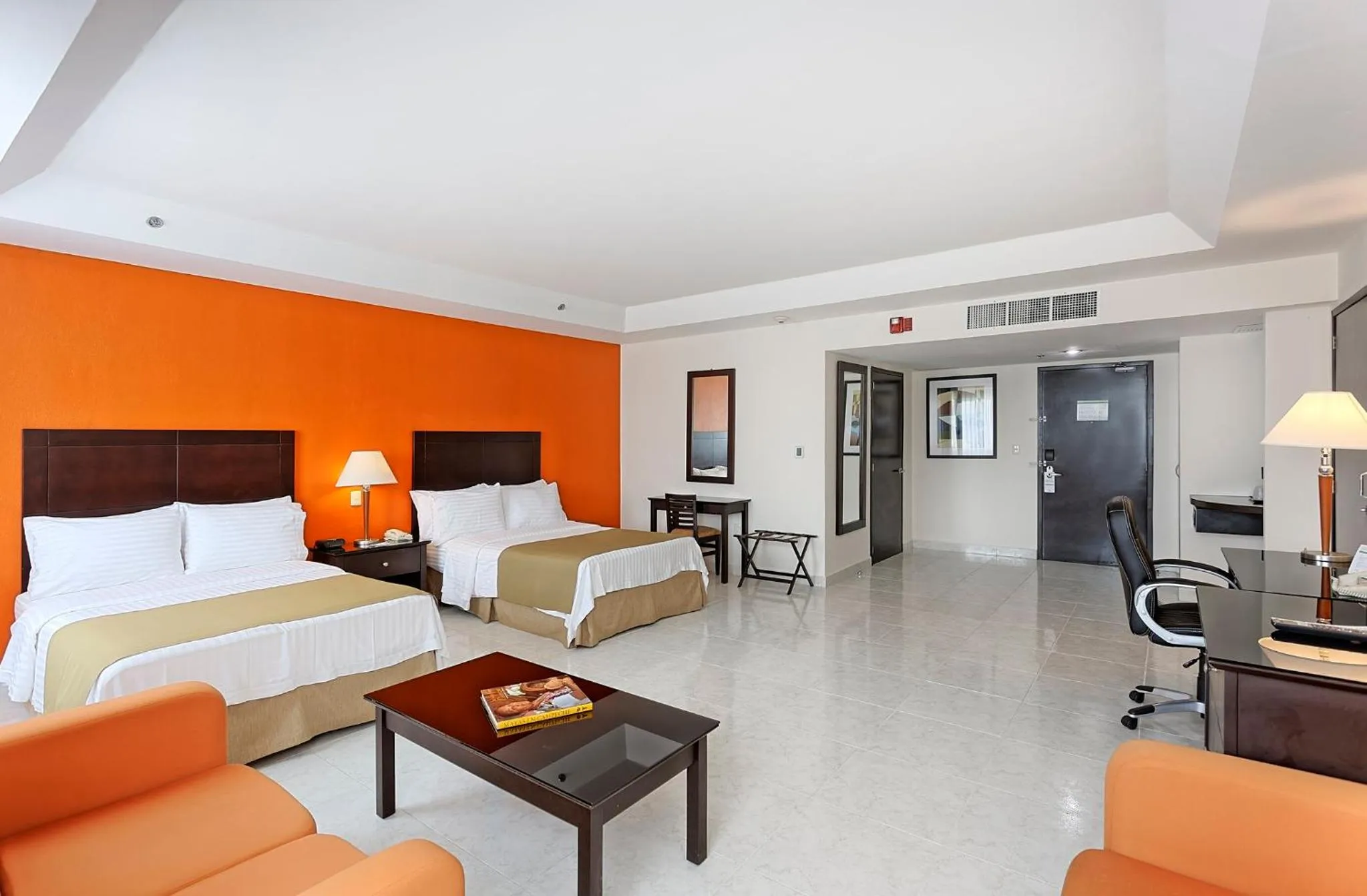 Photo of the whole room, Bed in Holiday Inn Campeche by IHG
