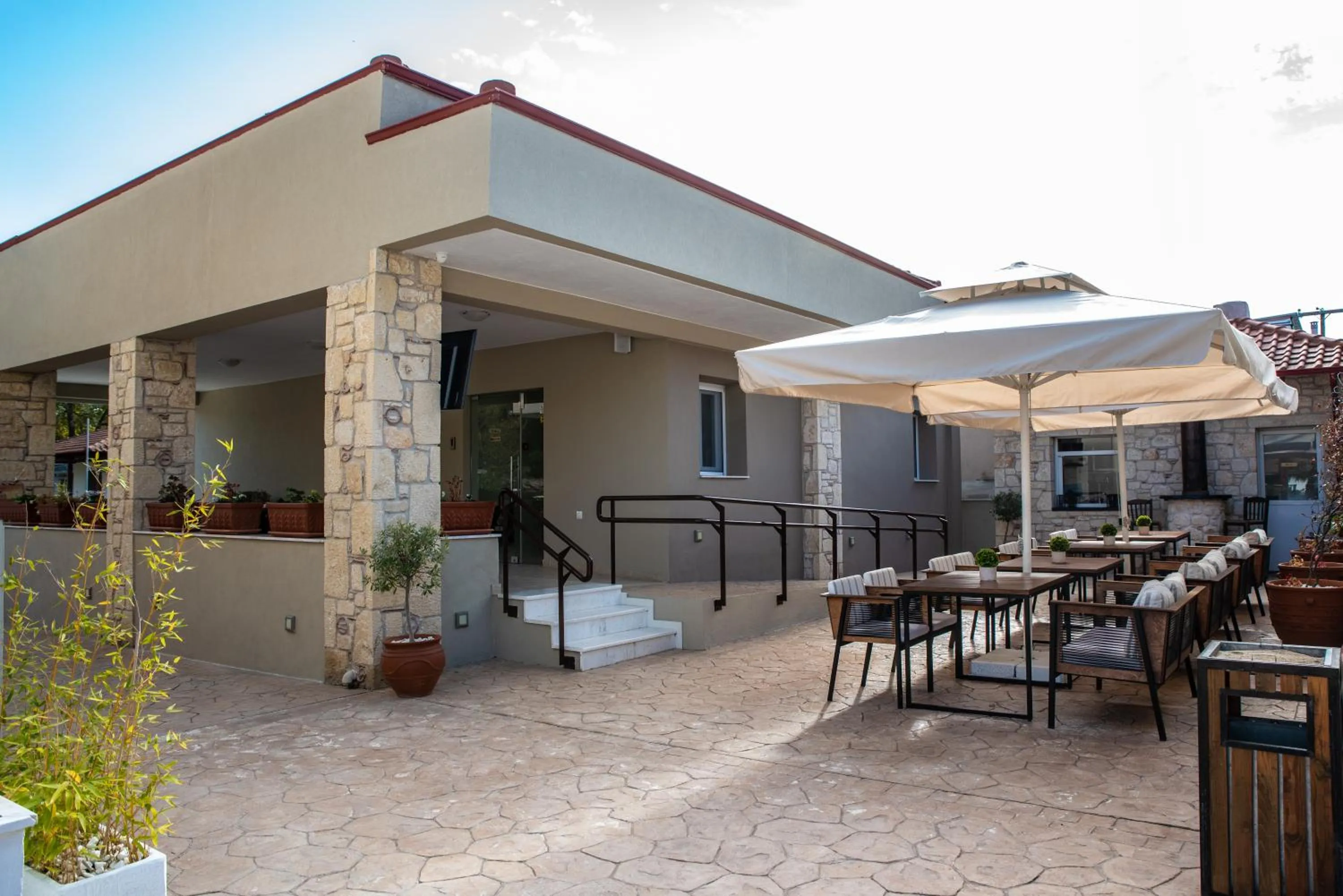 Restaurant/places to eat in Lagaria Luxury Rooms