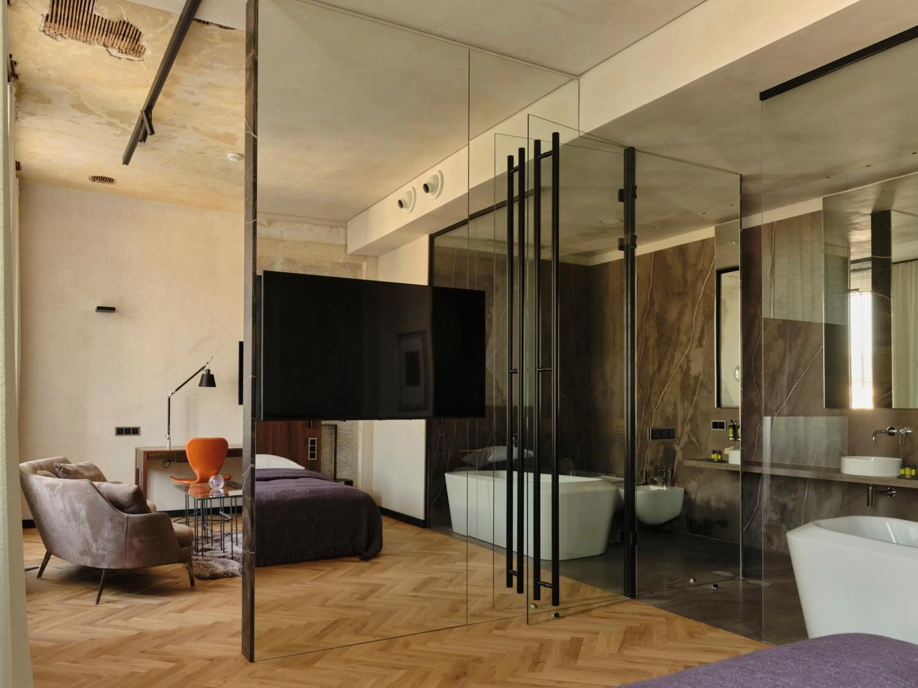 Photo of the whole room in Grand Hotel